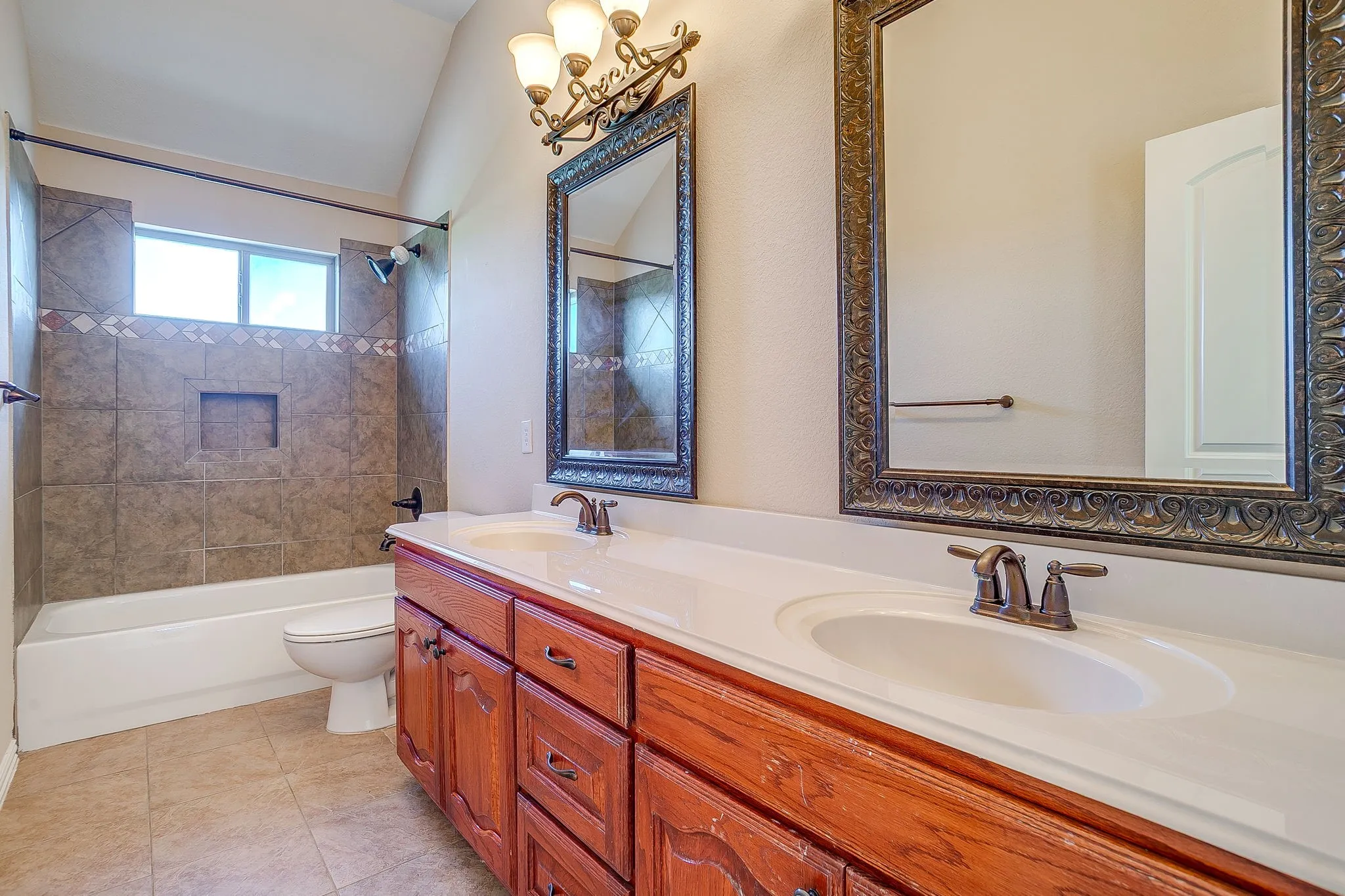 Single Family Residence For Sale in Hood County , 1802 Yucatan Drive, Granbury, Texas 76048, 5 Bedrooms, 4 Bathrooms, 2 Garage spaces, 4,034 Sqft, built in 2007, Price $899,000, mls#21281663, Real Estate Agent in Granbury, Homes For Sale in Hood county, Homes For Sale in Granbury, Realtor in Granbury Texas, Real Estate Brokerage Independent Realty Texas, Luminita Cordes Realtor