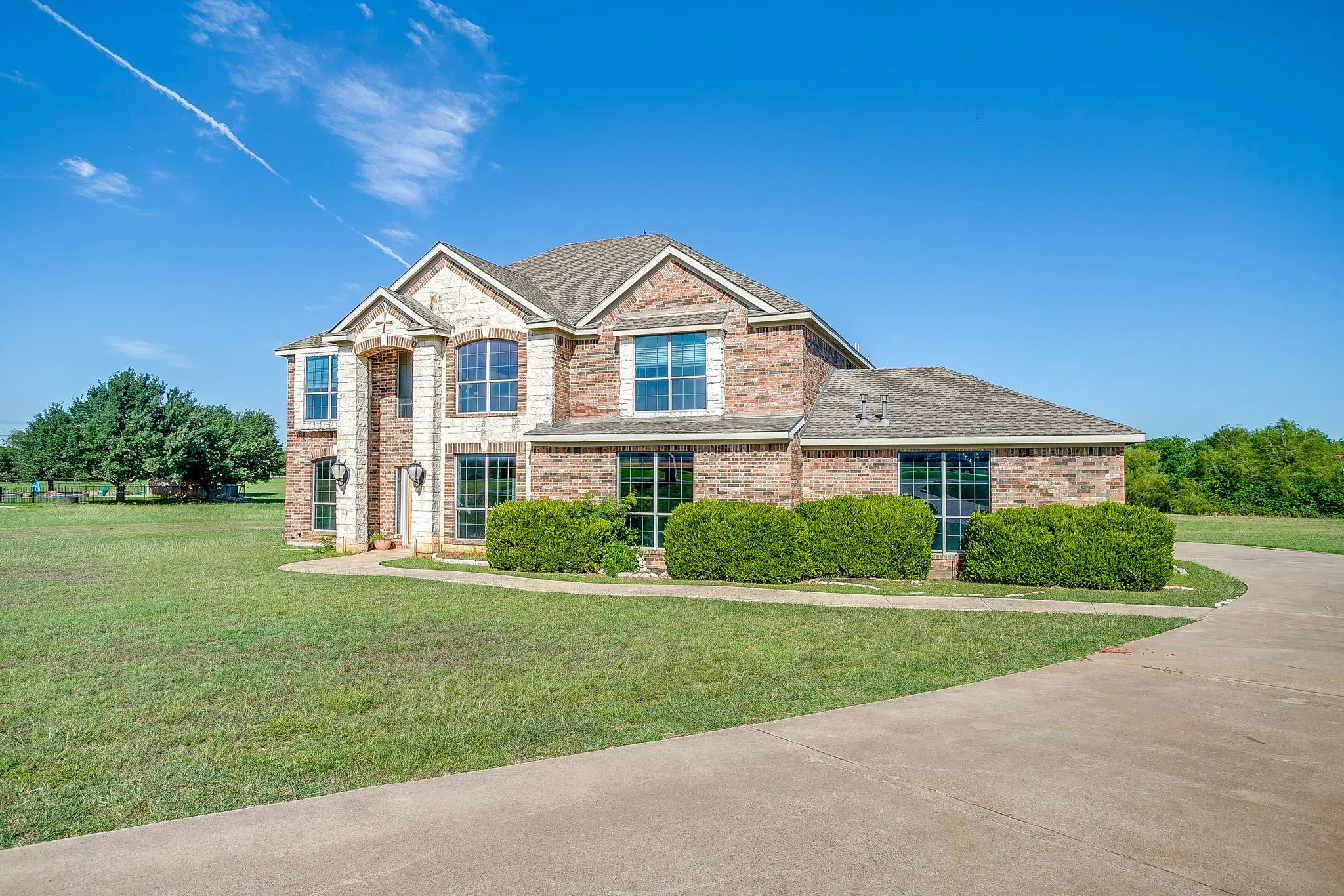Single Family Residence For Sale in Hood County , 1802 Yucatan Drive, Granbury, Texas 76048, 5 Bedrooms, 4 Bathrooms, 2 Garage spaces, 4,034 Sqft, built in 2007, Price $899,000, mls#21281663, Real Estate Agent in Granbury, Homes For Sale in Hood county, Homes For Sale in Granbury, Realtor in Granbury Texas, Real Estate Brokerage Independent Realty Texas, Luminita Cordes Realtor