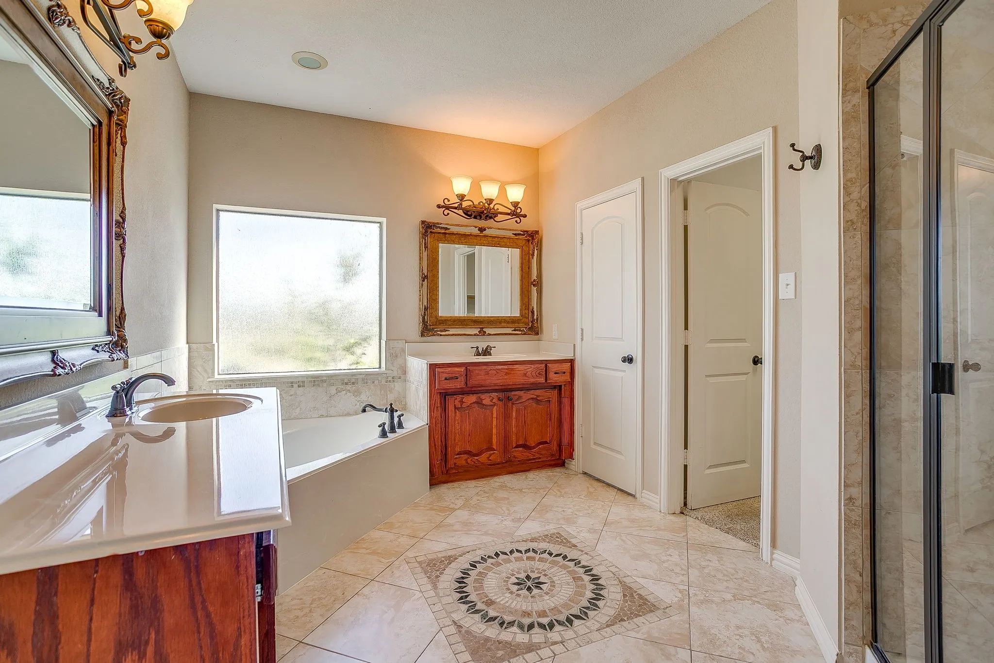 Single Family Residence For Sale in Hood County , 1802 Yucatan Drive, Granbury, Texas 76048, 5 Bedrooms, 4 Bathrooms, 2 Garage spaces, 4,034 Sqft, built in 2007, Price $899,000, mls#21281663, Real Estate Agent in Granbury, Homes For Sale in Hood county, Homes For Sale in Granbury, Realtor in Granbury Texas, Real Estate Brokerage Independent Realty Texas, Luminita Cordes Realtor