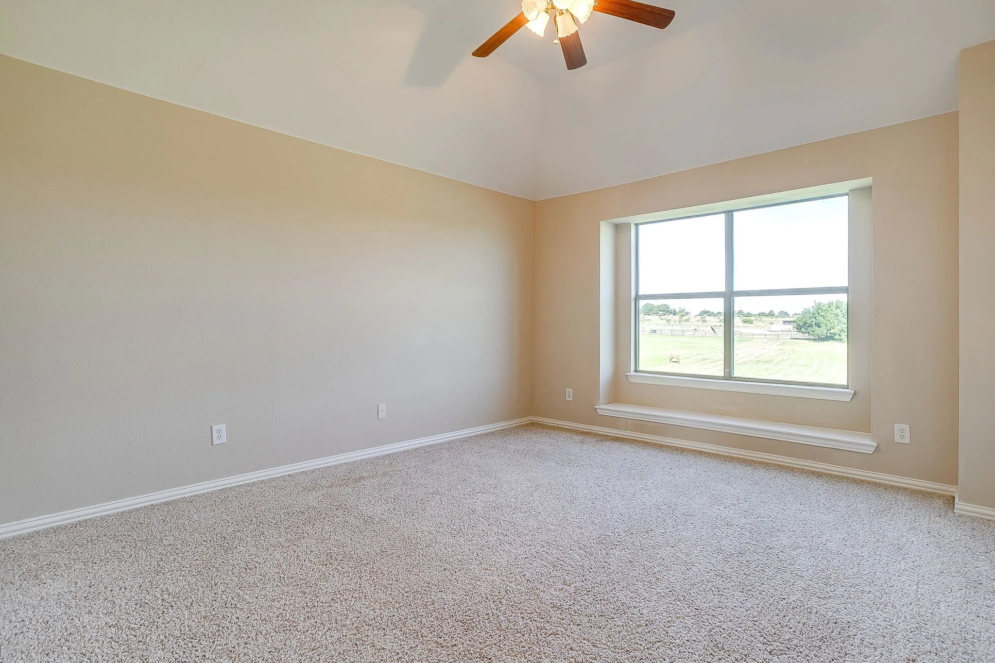 Single Family Residence For Sale in Hood County , 1802 Yucatan Drive, Granbury, Texas 76048, 5 Bedrooms, 4 Bathrooms, 2 Garage spaces, 4,034 Sqft, built in 2007, Price $899,000, mls#21281663, Real Estate Agent in Granbury, Homes For Sale in Hood county, Homes For Sale in Granbury, Realtor in Granbury Texas, Real Estate Brokerage Independent Realty Texas, Luminita Cordes Realtor