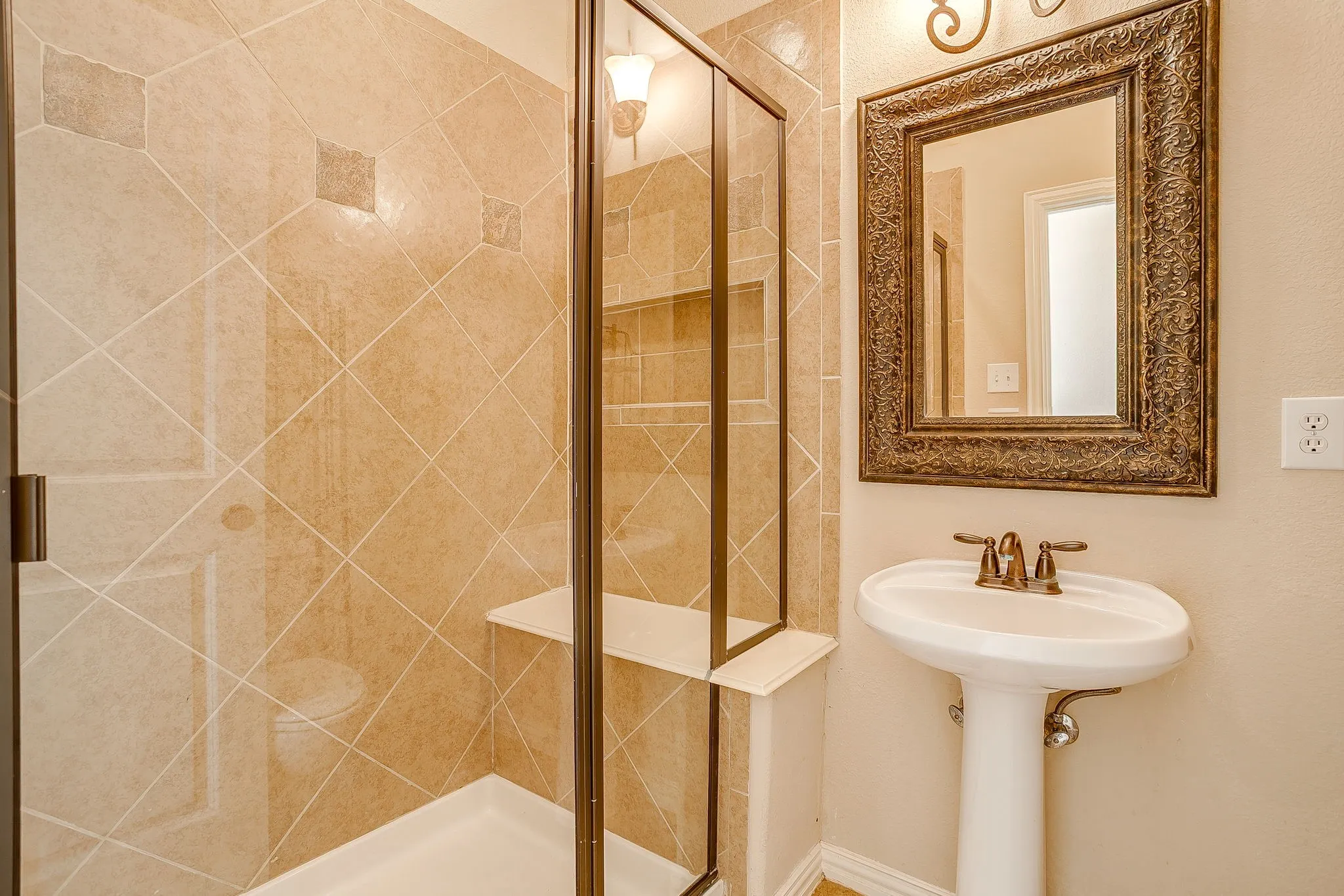 Single Family Residence For Sale in Hood County , 1802 Yucatan Drive, Granbury, Texas 76048, 5 Bedrooms, 4 Bathrooms, 2 Garage spaces, 4,034 Sqft, built in 2007, Price $899,000, mls#21281663, Real Estate Agent in Granbury, Homes For Sale in Hood county, Homes For Sale in Granbury, Realtor in Granbury Texas, Real Estate Brokerage Independent Realty Texas, Luminita Cordes Realtor