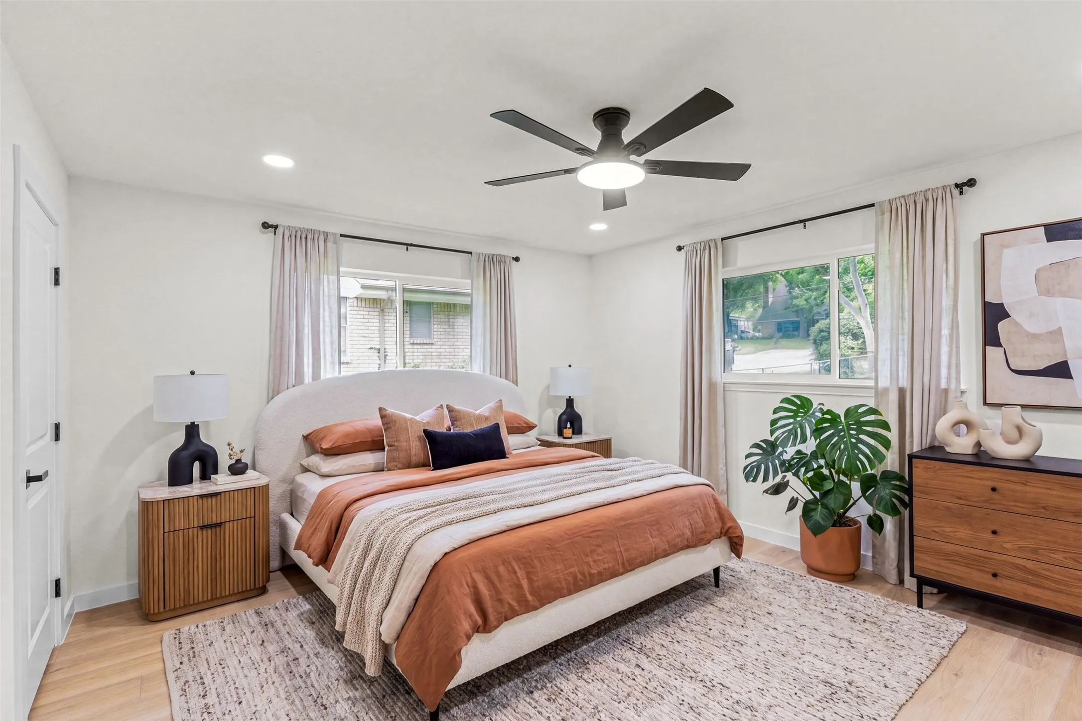 Single Family Residence For Sale in Dallas County , 813 Misty Glen Drive, De Soto, Texas 75115, 3 Bedroom, 3 Bathroom, 2 Garage spaces, 1,742 Sqft, built in 1967, mls#21298078, Real Estate Agent in De Soto, Homes For Sale in Dallas county, Homes For Sale in De Soto, Realtor in De Soto Texas, Real Estate Brokerage Independent Realty Texas, Luminita Cordes Realtor