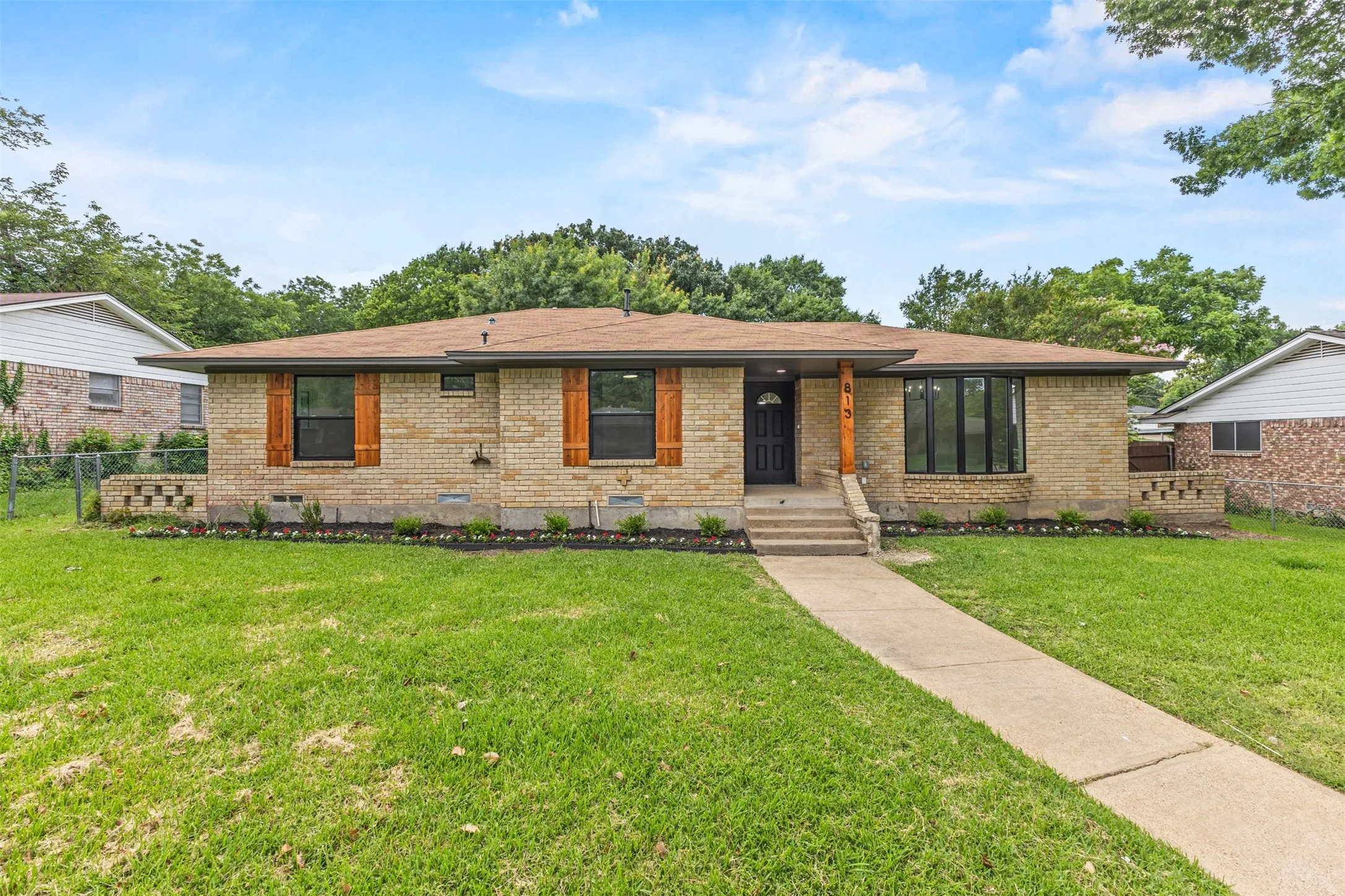 Single Family Residence For Sale in Dallas County , 813 Misty Glen Drive, De Soto, Texas 75115, 3 Bedroom, 3 Bathroom, 2 Garage spaces, 1,742 Sqft, built in 1967, mls#21298078, Real Estate Agent in De Soto, Homes For Sale in Dallas county, Homes For Sale in De Soto, Realtor in De Soto Texas, Real Estate Brokerage Independent Realty Texas, Luminita Cordes Realtor
