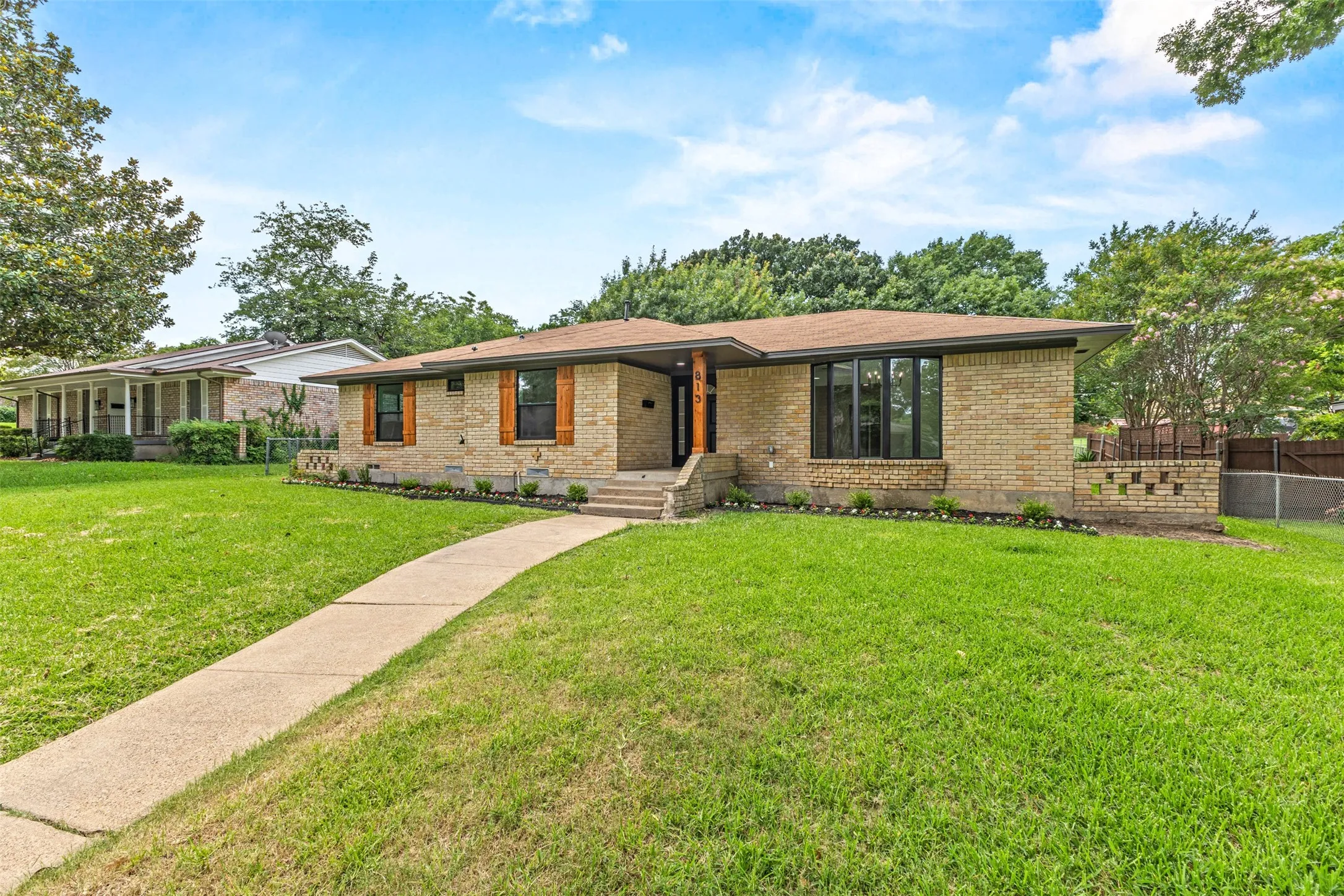 Single Family Residence For Sale in Dallas County , 813 Misty Glen Drive, De Soto, Texas 75115, 3 Bedroom, 3 Bathroom, 2 Garage spaces, 1,742 Sqft, built in 1967, mls#21298078, Real Estate Agent in De Soto, Homes For Sale in Dallas county, Homes For Sale in De Soto, Realtor in De Soto Texas, Real Estate Brokerage Independent Realty Texas, Luminita Cordes Realtor