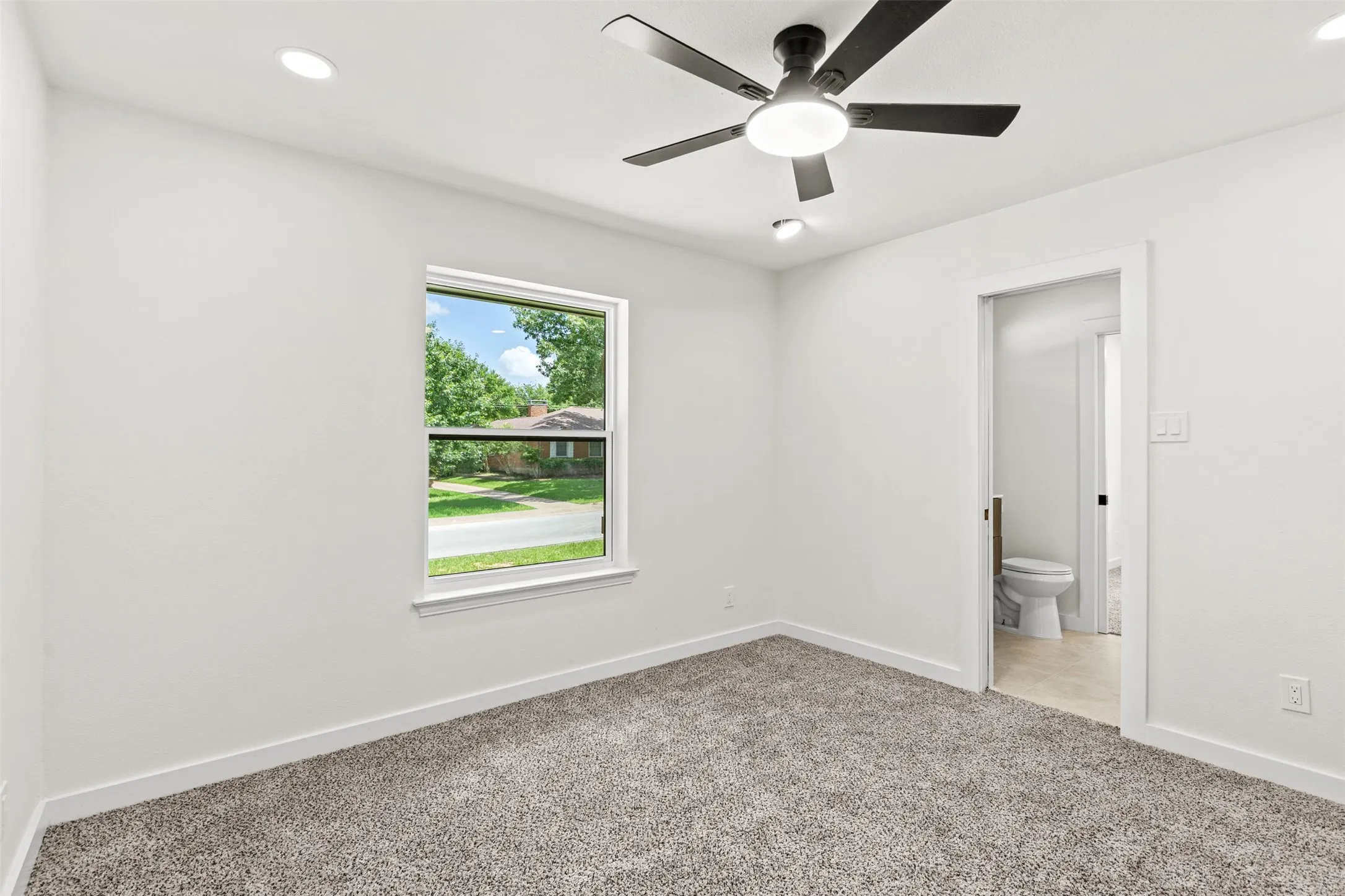 Single Family Residence For Sale in Dallas County , 813 Misty Glen Drive, De Soto, Texas 75115, 3 Bedroom, 3 Bathroom, 2 Garage spaces, 1,742 Sqft, built in 1967, mls#21298078, Real Estate Agent in De Soto, Homes For Sale in Dallas county, Homes For Sale in De Soto, Realtor in De Soto Texas, Real Estate Brokerage Independent Realty Texas, Luminita Cordes Realtor