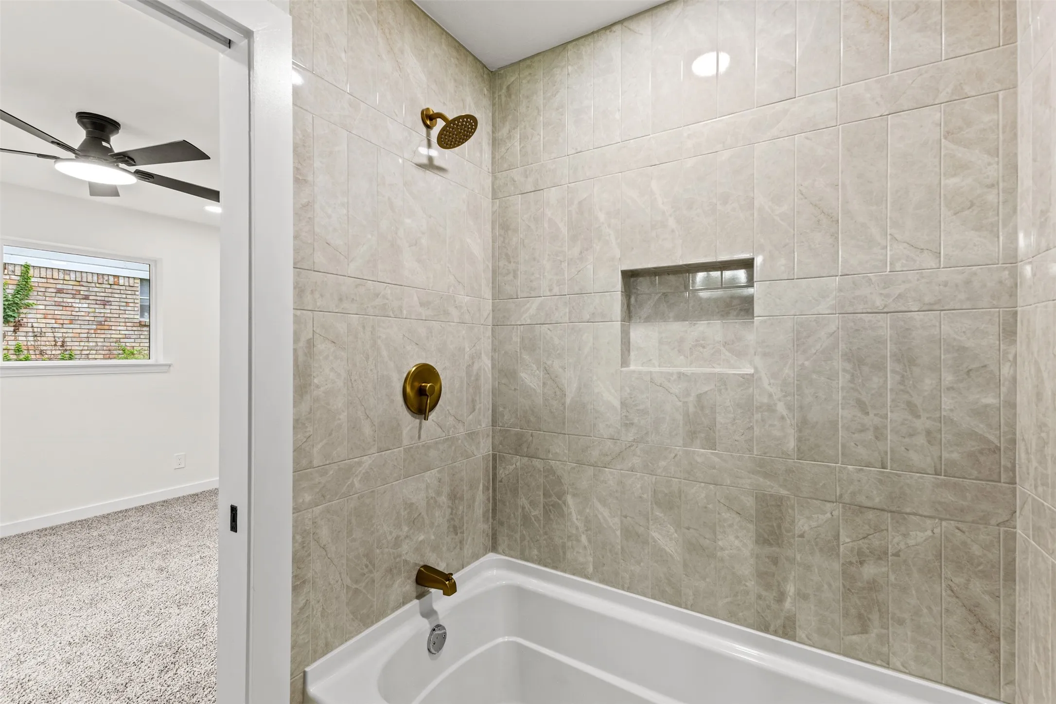 Single Family Residence For Sale in Dallas County , 813 Misty Glen Drive, De Soto, Texas 75115, 3 Bedroom, 3 Bathroom, 2 Garage spaces, 1,742 Sqft, built in 1967, mls#21298078, Real Estate Agent in De Soto, Homes For Sale in Dallas county, Homes For Sale in De Soto, Realtor in De Soto Texas, Real Estate Brokerage Independent Realty Texas, Luminita Cordes Realtor
