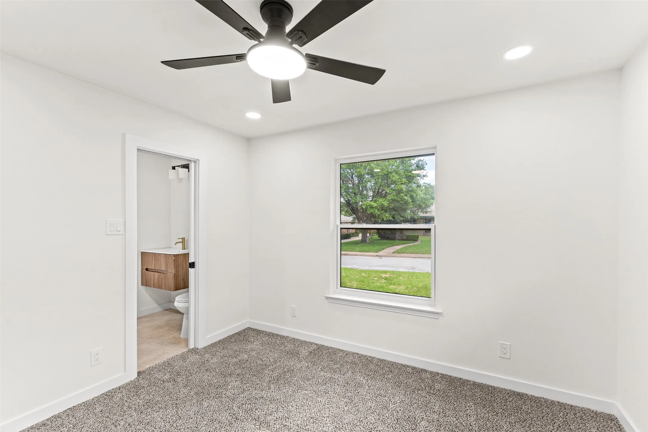 Single Family Residence For Sale in Dallas County , 813 Misty Glen Drive, De Soto, Texas 75115, 3 Bedroom, 3 Bathroom, 2 Garage spaces, 1,742 Sqft, built in 1967, mls#21298078, Real Estate Agent in De Soto, Homes For Sale in Dallas county, Homes For Sale in De Soto, Realtor in De Soto Texas, Real Estate Brokerage Independent Realty Texas, Luminita Cordes Realtor