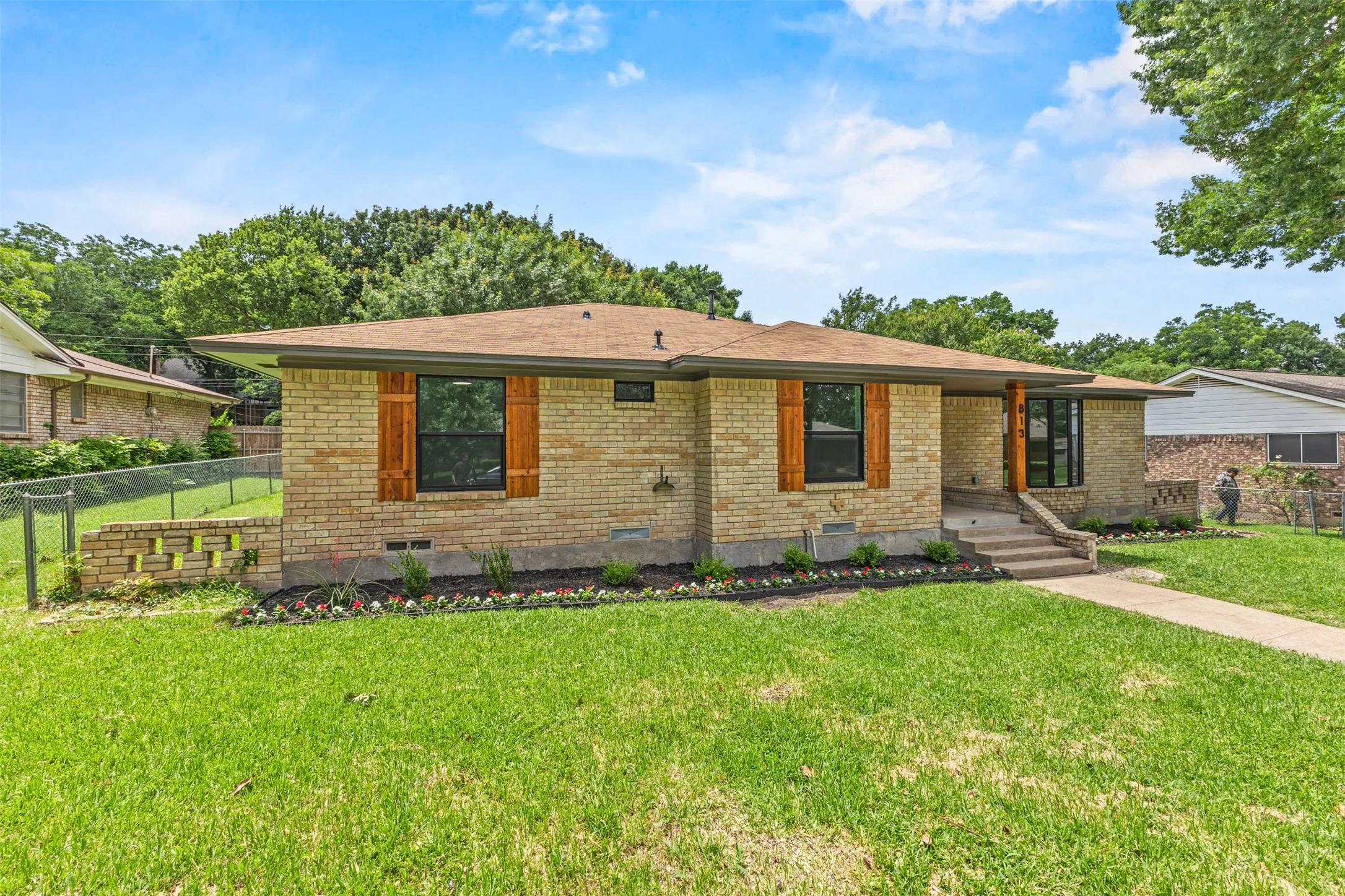 Single Family Residence For Sale in Dallas County , 813 Misty Glen Drive, De Soto, Texas 75115, 3 Bedroom, 3 Bathroom, 2 Garage spaces, 1,742 Sqft, built in 1967, mls#21298078, Real Estate Agent in De Soto, Homes For Sale in Dallas county, Homes For Sale in De Soto, Realtor in De Soto Texas, Real Estate Brokerage Independent Realty Texas, Luminita Cordes Realtor