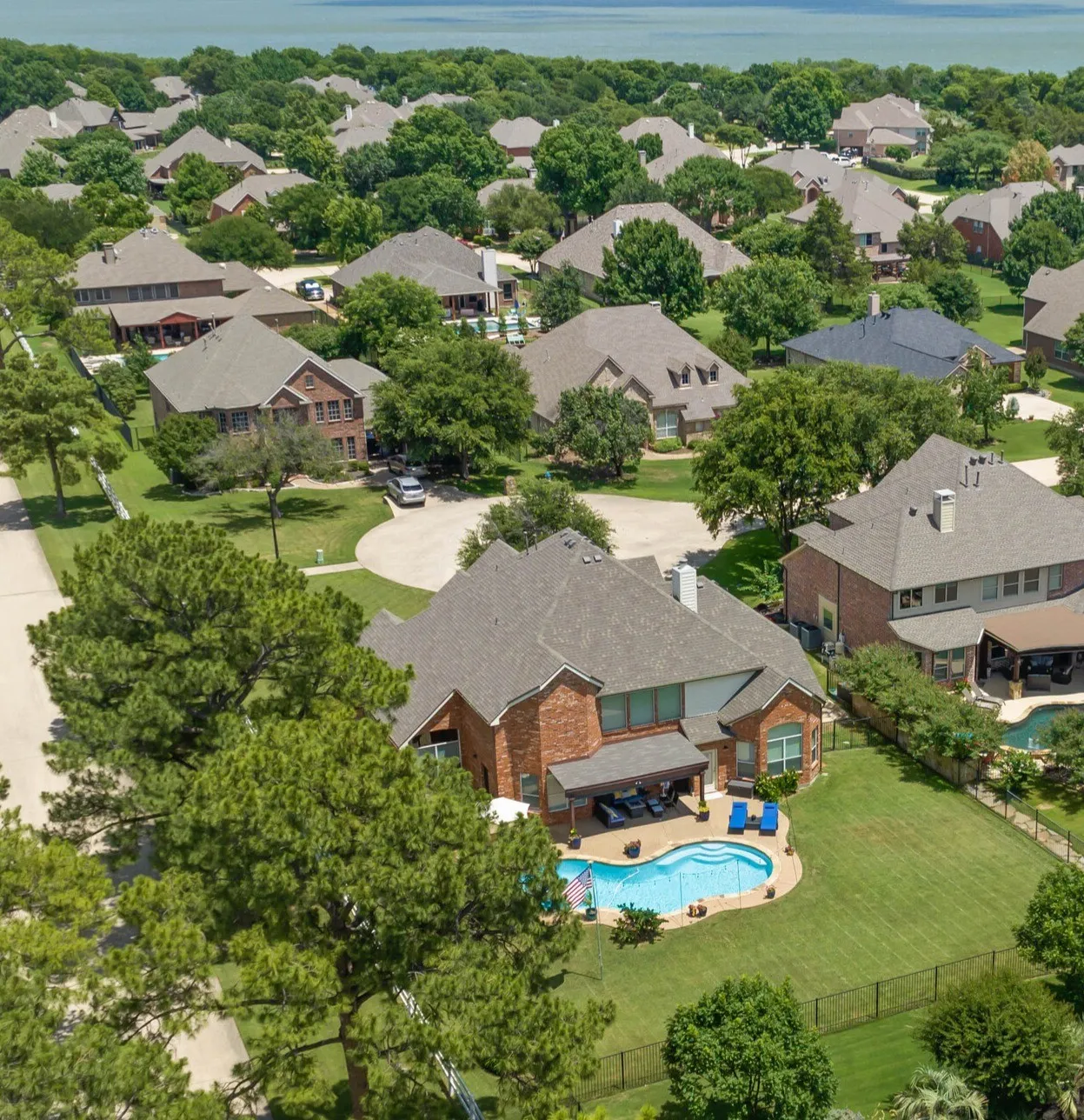 Single Family Residence For Sale in Denton County , 1100 Durango Circle, Shady Shores, Texas 76208, 4 Bedroom, 5 Bathroom, 3 Garage spaces, 4,001 Sqft, built in 2005, Price $698,000, mls#21298138, Real Estate Agent in Shady Shores, Homes For Sale in Denton county, Homes For Sale in Shady Shores, Realtor in Shady Shores Texas, Real Estate Brokerage Independent Realty Texas, Luminita Cordes Realtor
