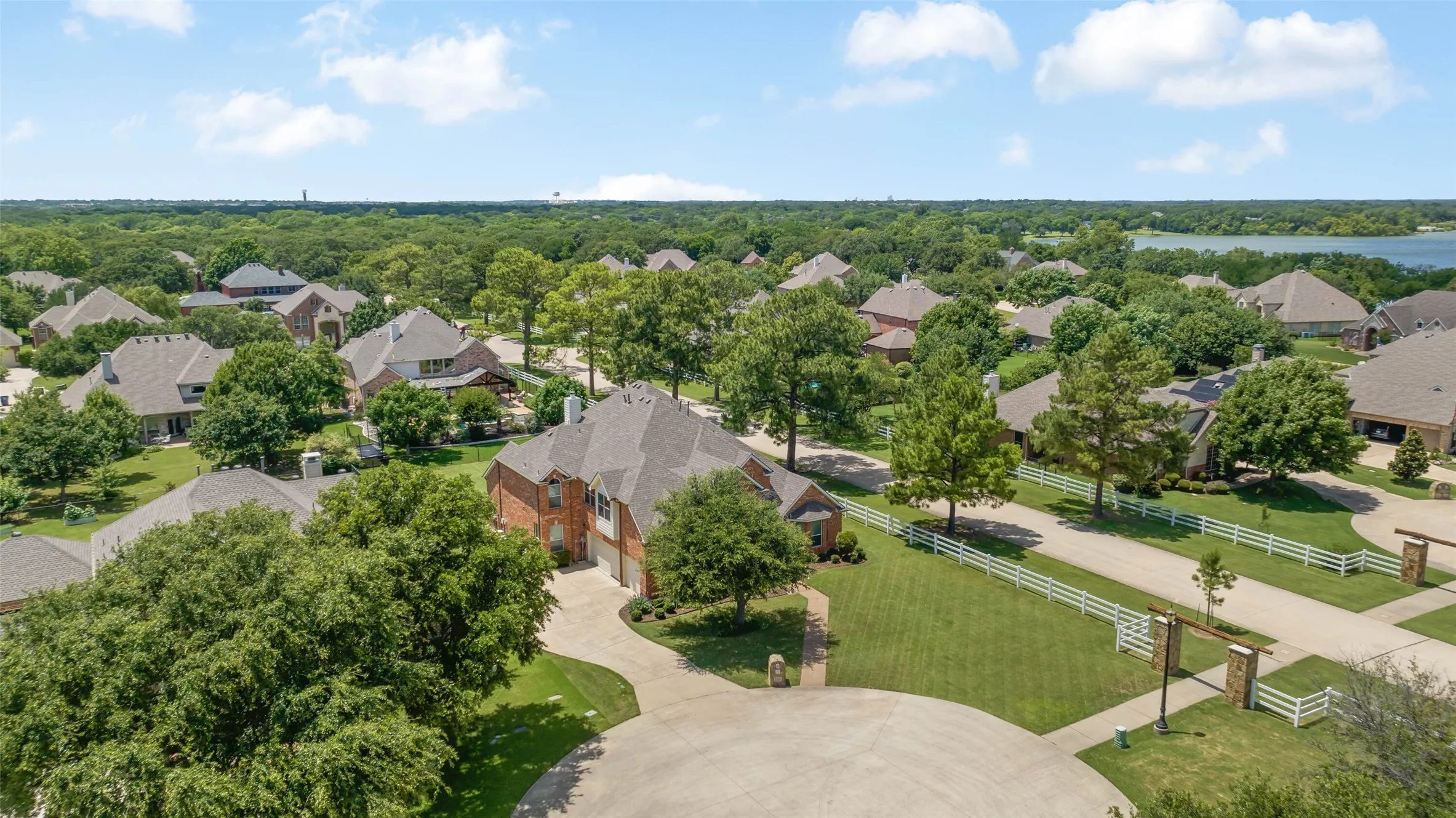 Single Family Residence For Sale in Denton County , 1100 Durango Circle, Shady Shores, Texas 76208, 4 Bedroom, 5 Bathroom, 3 Garage spaces, 4,001 Sqft, built in 2005, Price $698,000, mls#21298138, Real Estate Agent in Shady Shores, Homes For Sale in Denton county, Homes For Sale in Shady Shores, Realtor in Shady Shores Texas, Real Estate Brokerage Independent Realty Texas, Luminita Cordes Realtor