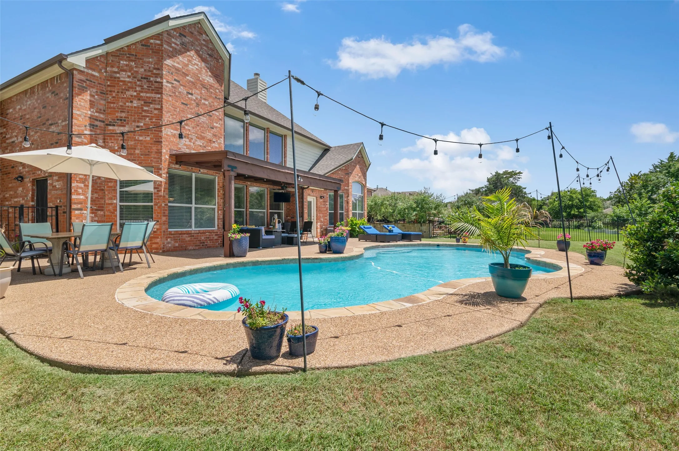Single Family Residence For Sale in Denton County , 1100 Durango Circle, Shady Shores, Texas 76208, 4 Bedroom, 5 Bathroom, 3 Garage spaces, 4,001 Sqft, built in 2005, Price $698,000, mls#21298138, Real Estate Agent in Shady Shores, Homes For Sale in Denton county, Homes For Sale in Shady Shores, Realtor in Shady Shores Texas, Real Estate Brokerage Independent Realty Texas, Luminita Cordes Realtor