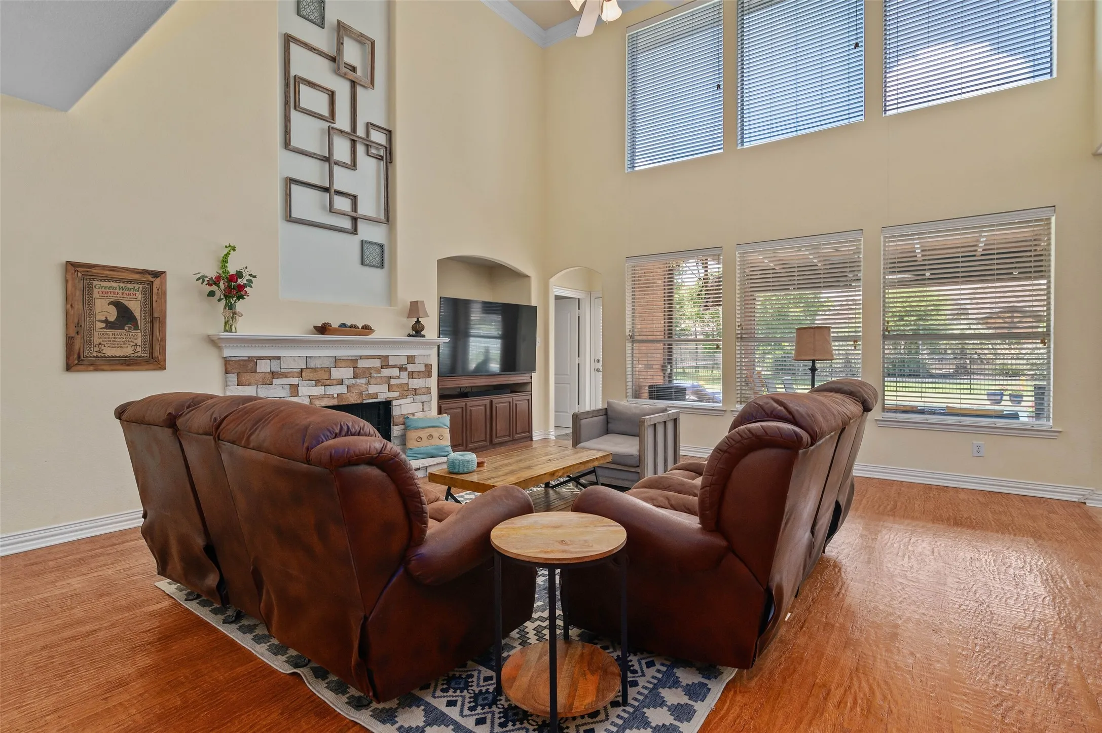 Single Family Residence For Sale in Denton County , 1100 Durango Circle, Shady Shores, Texas 76208, 4 Bedroom, 5 Bathroom, 3 Garage spaces, 4,001 Sqft, built in 2005, Price $698,000, mls#21298138, Real Estate Agent in Shady Shores, Homes For Sale in Denton county, Homes For Sale in Shady Shores, Realtor in Shady Shores Texas, Real Estate Brokerage Independent Realty Texas, Luminita Cordes Realtor