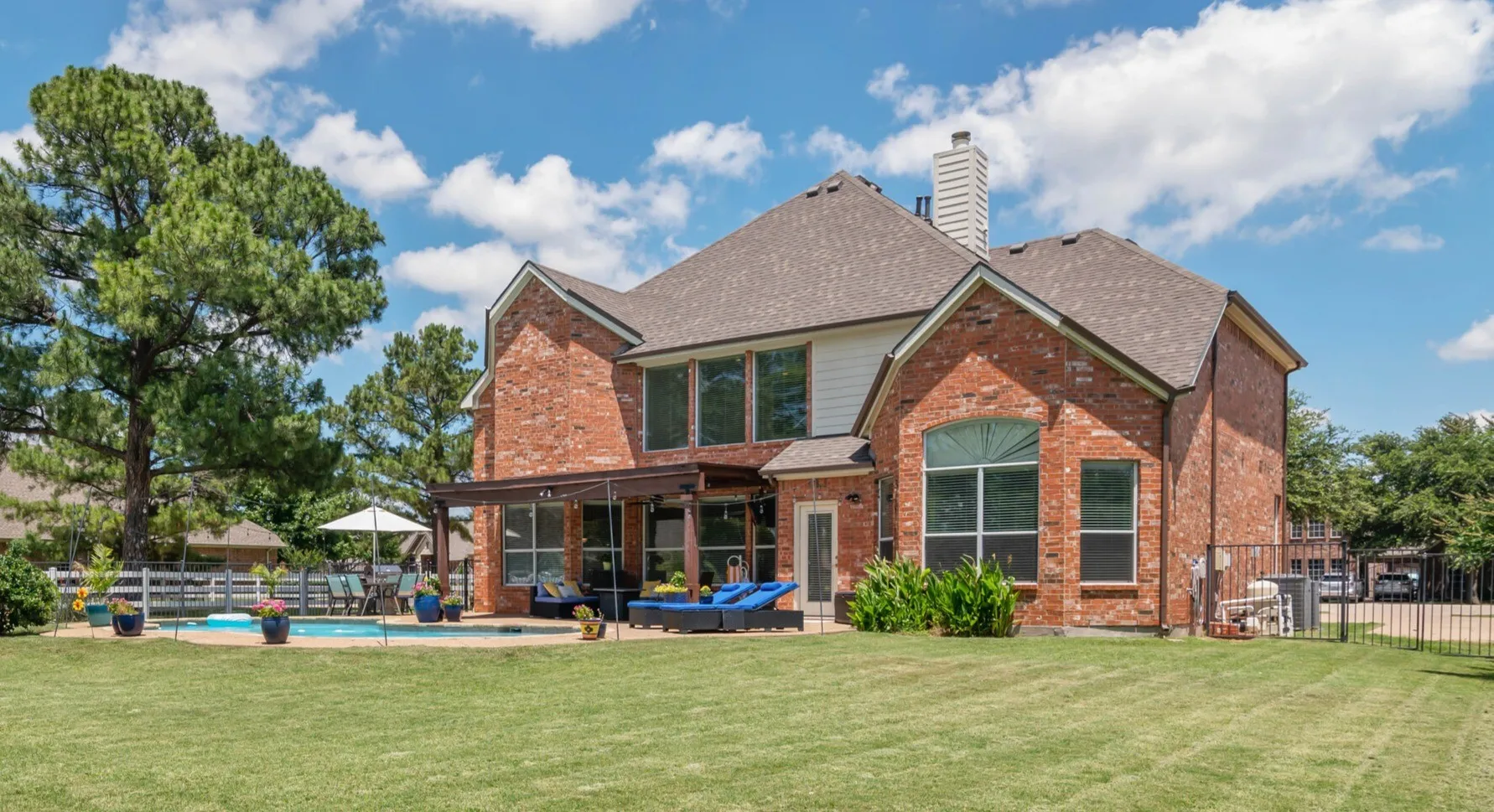 Single Family Residence For Sale in Denton County , 1100 Durango Circle, Shady Shores, Texas 76208, 4 Bedroom, 5 Bathroom, 3 Garage spaces, 4,001 Sqft, built in 2005, Price $698,000, mls#21298138, Real Estate Agent in Shady Shores, Homes For Sale in Denton county, Homes For Sale in Shady Shores, Realtor in Shady Shores Texas, Real Estate Brokerage Independent Realty Texas, Luminita Cordes Realtor