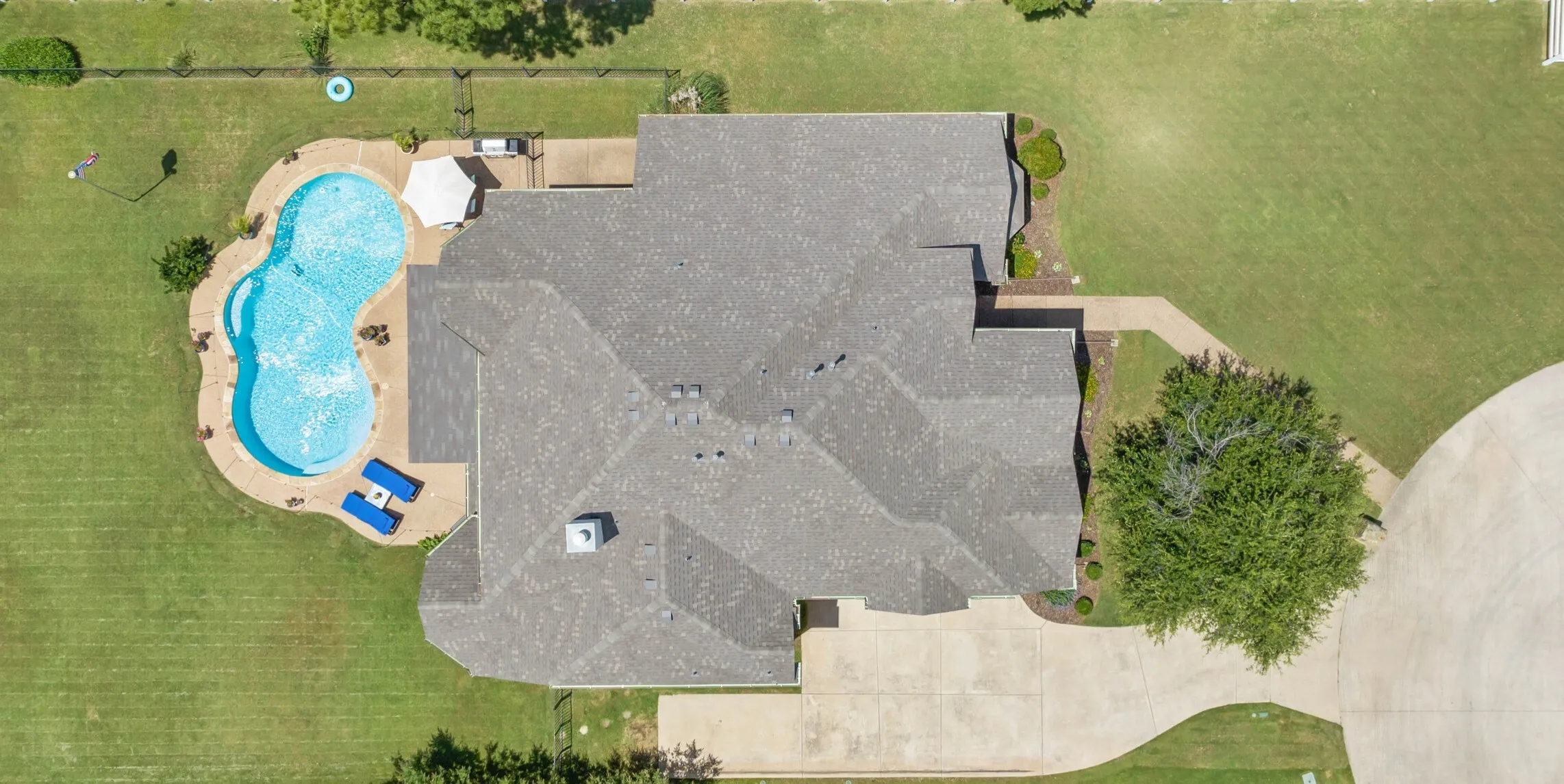 Single Family Residence For Sale in Denton County , 1100 Durango Circle, Shady Shores, Texas 76208, 4 Bedroom, 5 Bathroom, 3 Garage spaces, 4,001 Sqft, built in 2005, Price $698,000, mls#21298138, Real Estate Agent in Shady Shores, Homes For Sale in Denton county, Homes For Sale in Shady Shores, Realtor in Shady Shores Texas, Real Estate Brokerage Independent Realty Texas, Luminita Cordes Realtor