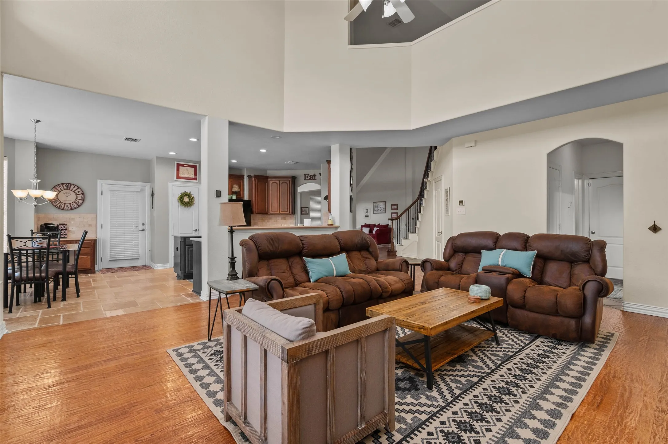 Single Family Residence For Sale in Denton County , 1100 Durango Circle, Shady Shores, Texas 76208, 4 Bedroom, 5 Bathroom, 3 Garage spaces, 4,001 Sqft, built in 2005, Price $698,000, mls#21298138, Real Estate Agent in Shady Shores, Homes For Sale in Denton county, Homes For Sale in Shady Shores, Realtor in Shady Shores Texas, Real Estate Brokerage Independent Realty Texas, Luminita Cordes Realtor