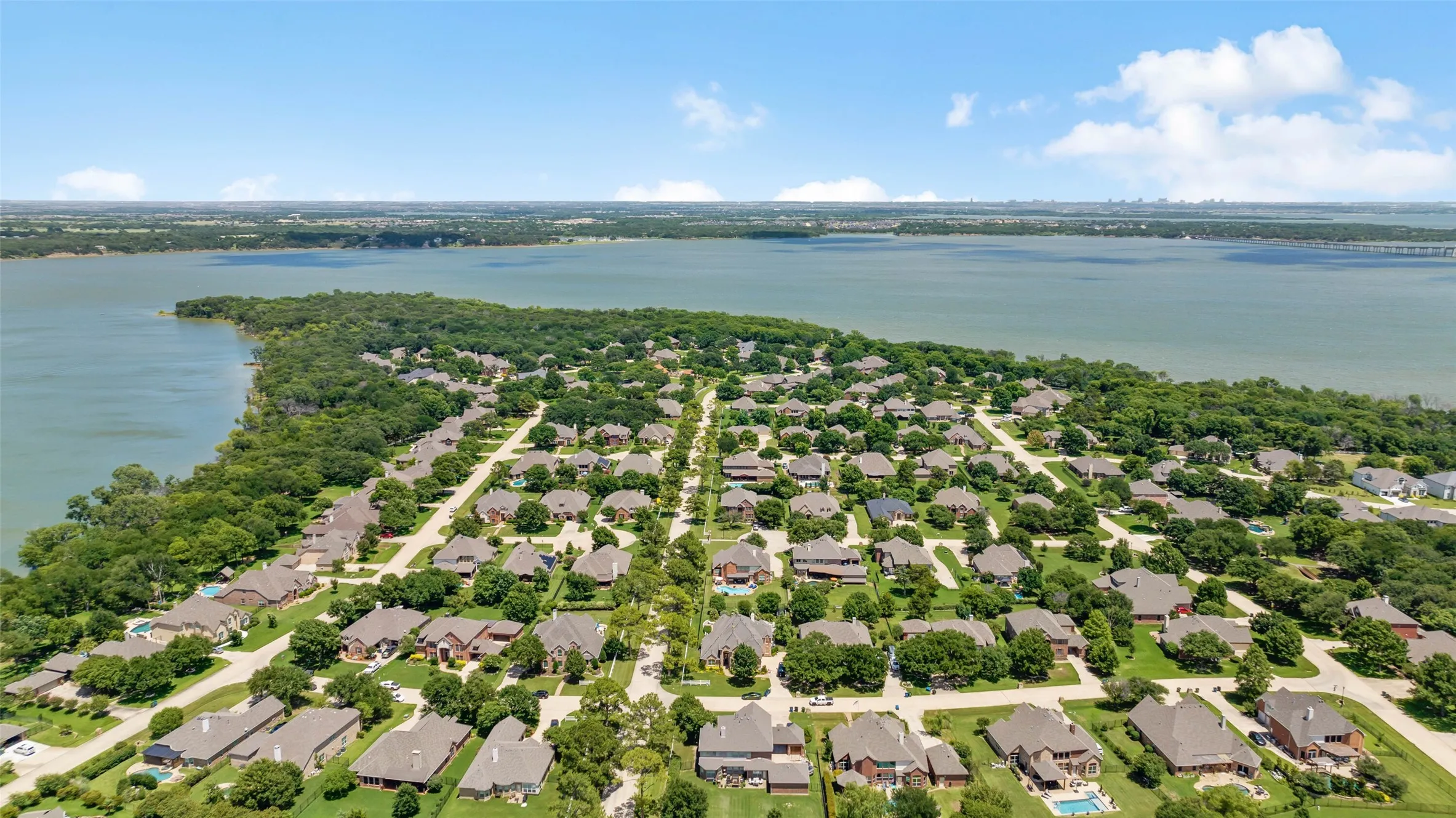 Single Family Residence For Sale in Denton County , 1100 Durango Circle, Shady Shores, Texas 76208, 4 Bedroom, 5 Bathroom, 3 Garage spaces, 4,001 Sqft, built in 2005, Price $698,000, mls#21298138, Real Estate Agent in Shady Shores, Homes For Sale in Denton county, Homes For Sale in Shady Shores, Realtor in Shady Shores Texas, Real Estate Brokerage Independent Realty Texas, Luminita Cordes Realtor