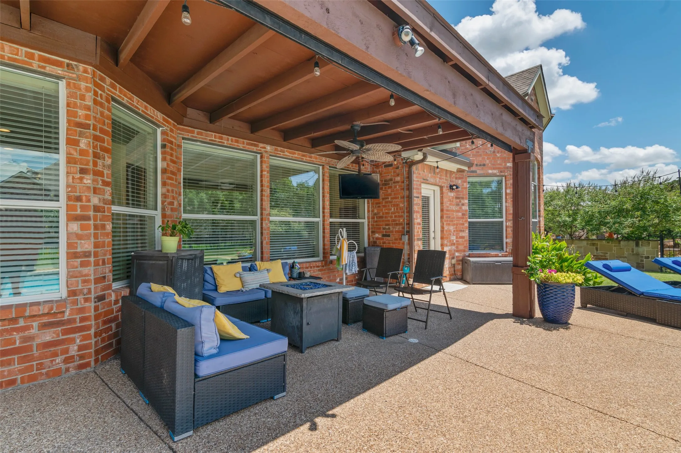 Single Family Residence For Sale in Denton County , 1100 Durango Circle, Shady Shores, Texas 76208, 4 Bedroom, 5 Bathroom, 3 Garage spaces, 4,001 Sqft, built in 2005, Price $698,000, mls#21298138, Real Estate Agent in Shady Shores, Homes For Sale in Denton county, Homes For Sale in Shady Shores, Realtor in Shady Shores Texas, Real Estate Brokerage Independent Realty Texas, Luminita Cordes Realtor