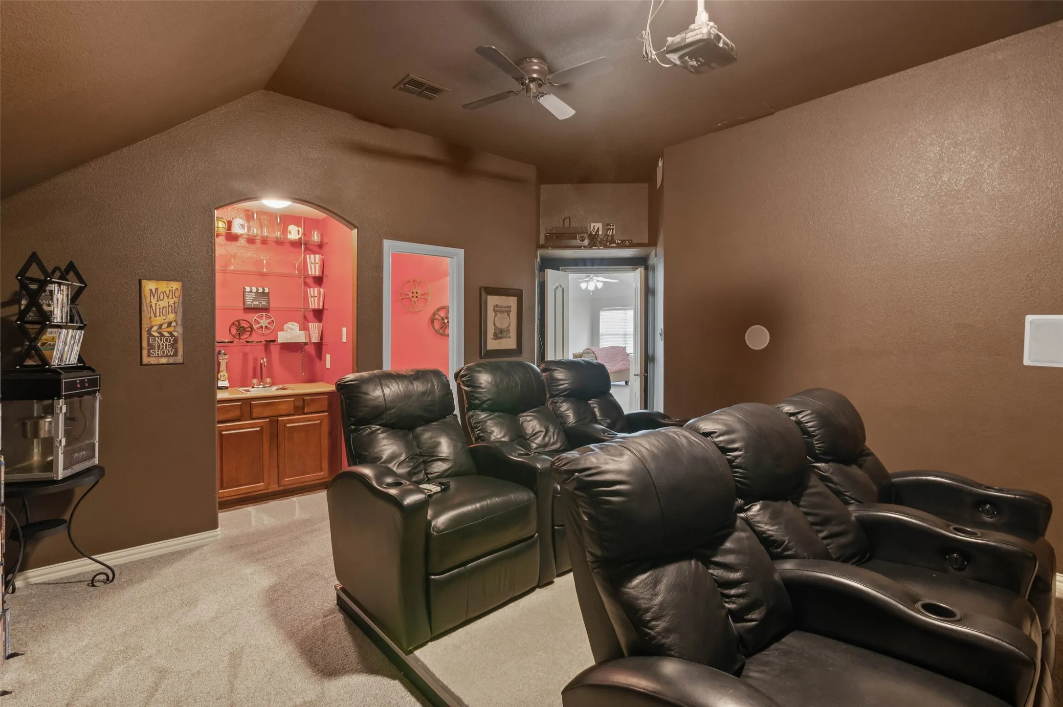 Single Family Residence For Sale in Denton County , 1100 Durango Circle, Shady Shores, Texas 76208, 4 Bedroom, 5 Bathroom, 3 Garage spaces, 4,001 Sqft, built in 2005, Price $698,000, mls#21298138, Real Estate Agent in Shady Shores, Homes For Sale in Denton county, Homes For Sale in Shady Shores, Realtor in Shady Shores Texas, Real Estate Brokerage Independent Realty Texas, Luminita Cordes Realtor