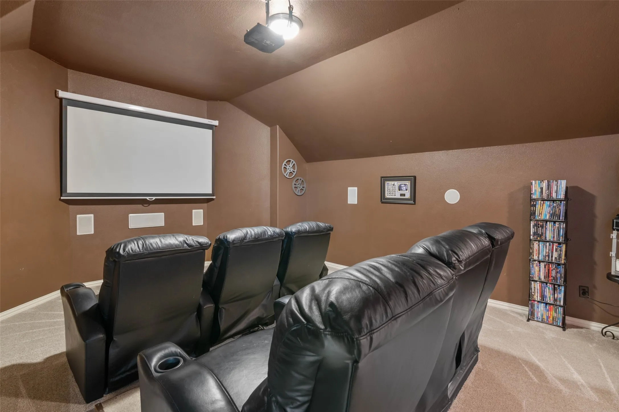 Single Family Residence For Sale in Denton County , 1100 Durango Circle, Shady Shores, Texas 76208, 4 Bedroom, 5 Bathroom, 3 Garage spaces, 4,001 Sqft, built in 2005, Price $698,000, mls#21298138, Real Estate Agent in Shady Shores, Homes For Sale in Denton county, Homes For Sale in Shady Shores, Realtor in Shady Shores Texas, Real Estate Brokerage Independent Realty Texas, Luminita Cordes Realtor