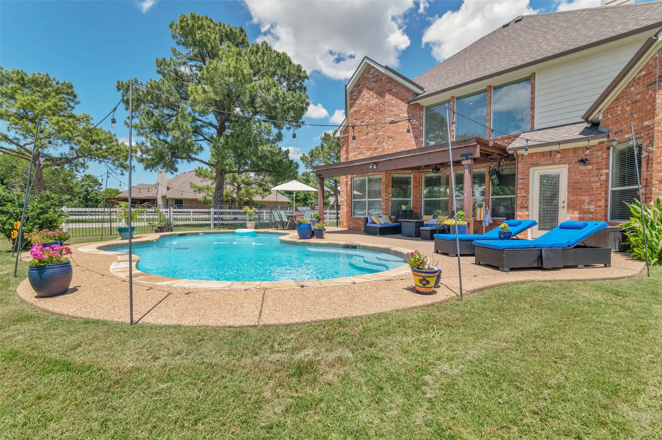 Single Family Residence For Sale in Denton County , 1100 Durango Circle, Shady Shores, Texas 76208, 4 Bedroom, 5 Bathroom, 3 Garage spaces, 4,001 Sqft, built in 2005, Price $698,000, mls#21298138, Real Estate Agent in Shady Shores, Homes For Sale in Denton county, Homes For Sale in Shady Shores, Realtor in Shady Shores Texas, Real Estate Brokerage Independent Realty Texas, Luminita Cordes Realtor