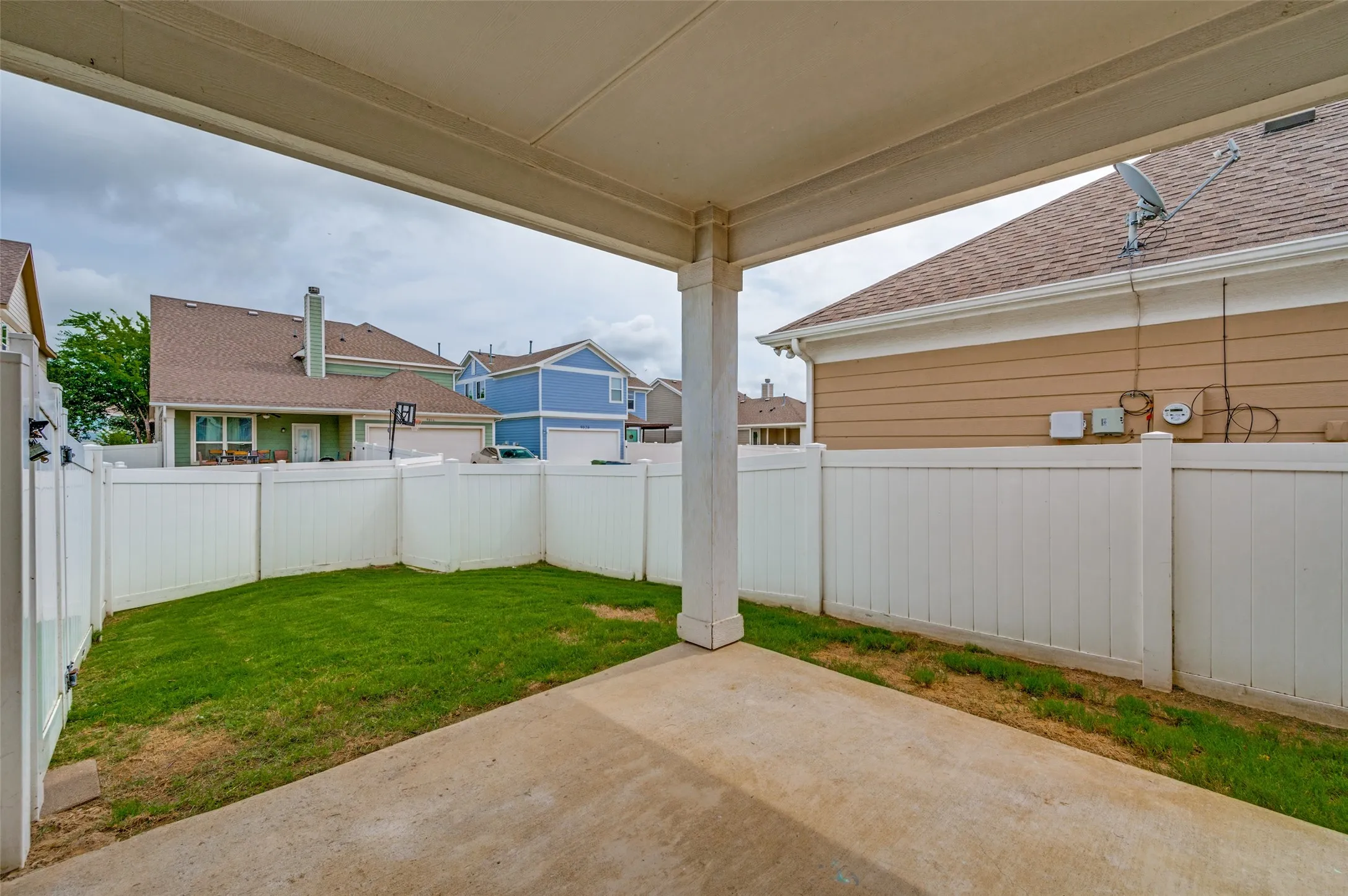 Single Family Residence For Rent in Denton County , 9017 Eagle Drive, Providence Village, Texas 76227, 3 Bedroom, 2 Bathroom, 2 Garage spaces, 1,573 Sqft, built in 2011, mls#21292307, Real Estate Agent in Providence Village, Homes For Rent in Denton county, Homes For Rent in Providence Village, Realtor in Providence Village Texas, Real Estate Brokerage Independent Realty Texas, Luminita Cordes Realtor