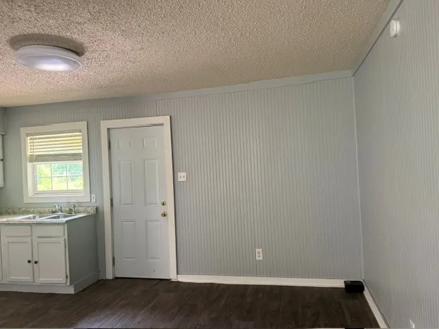Single Family Residence For Sale in Red River (TX) County , 805 W 3rd Street, Clarksville, Texas 75426, 3 Bedroom, 1 Bathroom, Garage spaces, 1,170 Sqft, built in 1961, mls#21298147, Real Estate Agent in Clarksville, Homes For Sale in Red River (TX) county, Homes For Sale in Clarksville, Realtor in Clarksville Texas, Real Estate Brokerage Independent Realty Texas, Luminita Cordes Realtor