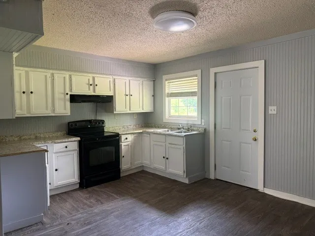 Single Family Residence For Sale in Red River (TX) County , 805 W 3rd Street, Clarksville, Texas 75426, 3 Bedroom, 1 Bathroom, Garage spaces, 1,170 Sqft, built in 1961, mls#21298147, Real Estate Agent in Clarksville, Homes For Sale in Red River (TX) county, Homes For Sale in Clarksville, Realtor in Clarksville Texas, Real Estate Brokerage Independent Realty Texas, Luminita Cordes Realtor