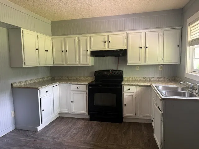 Single Family Residence For Sale in Red River (TX) County , 805 W 3rd Street, Clarksville, Texas 75426, 3 Bedroom, 1 Bathroom, Garage spaces, 1,170 Sqft, built in 1961, mls#21298147, Real Estate Agent in Clarksville, Homes For Sale in Red River (TX) county, Homes For Sale in Clarksville, Realtor in Clarksville Texas, Real Estate Brokerage Independent Realty Texas, Luminita Cordes Realtor