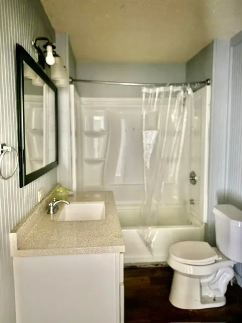 Single Family Residence For Sale in Red River (TX) County , 805 W 3rd Street, Clarksville, Texas 75426, 3 Bedroom, 1 Bathroom, Garage spaces, 1,170 Sqft, built in 1961, mls#21298147, Real Estate Agent in Clarksville, Homes For Sale in Red River (TX) county, Homes For Sale in Clarksville, Realtor in Clarksville Texas, Real Estate Brokerage Independent Realty Texas, Luminita Cordes Realtor