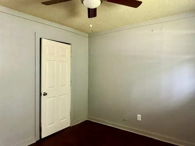 Single Family Residence For Sale in Red River (TX) County , 805 W 3rd Street, Clarksville, Texas 75426, 3 Bedroom, 1 Bathroom, Garage spaces, 1,170 Sqft, built in 1961, mls#21298147, Real Estate Agent in Clarksville, Homes For Sale in Red River (TX) county, Homes For Sale in Clarksville, Realtor in Clarksville Texas, Real Estate Brokerage Independent Realty Texas, Luminita Cordes Realtor