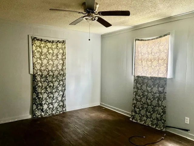 Single Family Residence For Sale in Red River (TX) County , 805 W 3rd Street, Clarksville, Texas 75426, 3 Bedroom, 1 Bathroom, Garage spaces, 1,170 Sqft, built in 1961, mls#21298147, Real Estate Agent in Clarksville, Homes For Sale in Red River (TX) county, Homes For Sale in Clarksville, Realtor in Clarksville Texas, Real Estate Brokerage Independent Realty Texas, Luminita Cordes Realtor