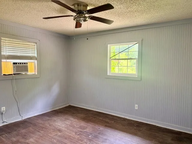 Single Family Residence For Sale in Red River (TX) County , 805 W 3rd Street, Clarksville, Texas 75426, 3 Bedroom, 1 Bathroom, Garage spaces, 1,170 Sqft, built in 1961, mls#21298147, Real Estate Agent in Clarksville, Homes For Sale in Red River (TX) county, Homes For Sale in Clarksville, Realtor in Clarksville Texas, Real Estate Brokerage Independent Realty Texas, Luminita Cordes Realtor