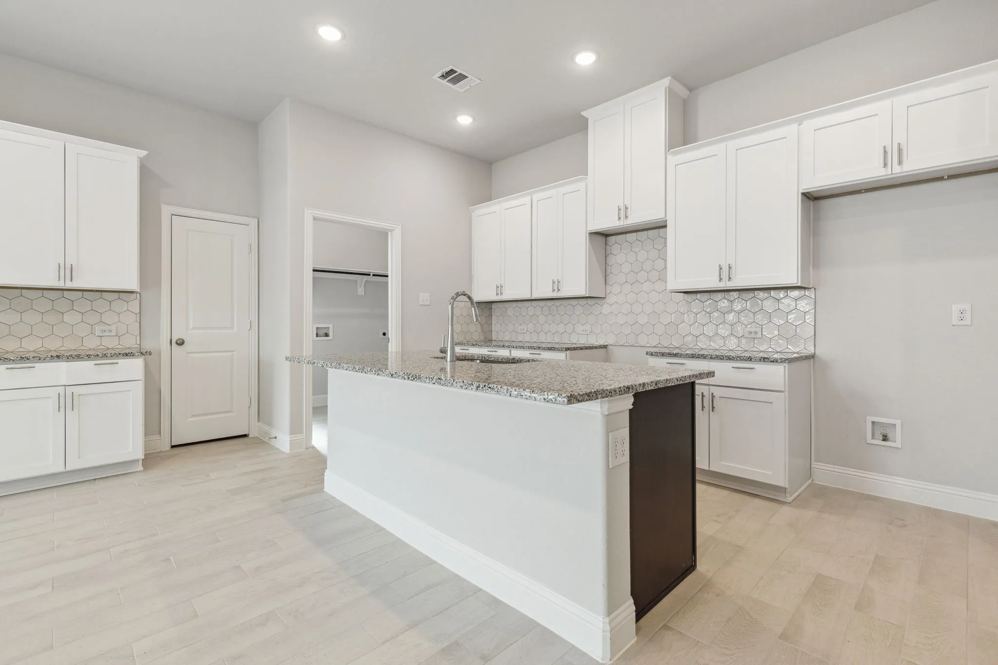 Single Family Residence For Sale in Collin County , 517 Hoot Owl Hill, Weston, Texas 75009, 3 Bedroom, 3 Bathroom, 2 Garage spaces, 3,039 Sqft, built in 2023, mls#21298158, Real Estate Agent in Weston, Homes For Sale in Collin county, Homes For Sale in Weston, Realtor in Weston Texas, Real Estate Brokerage Independent Realty Texas, Luminita Cordes Realtor