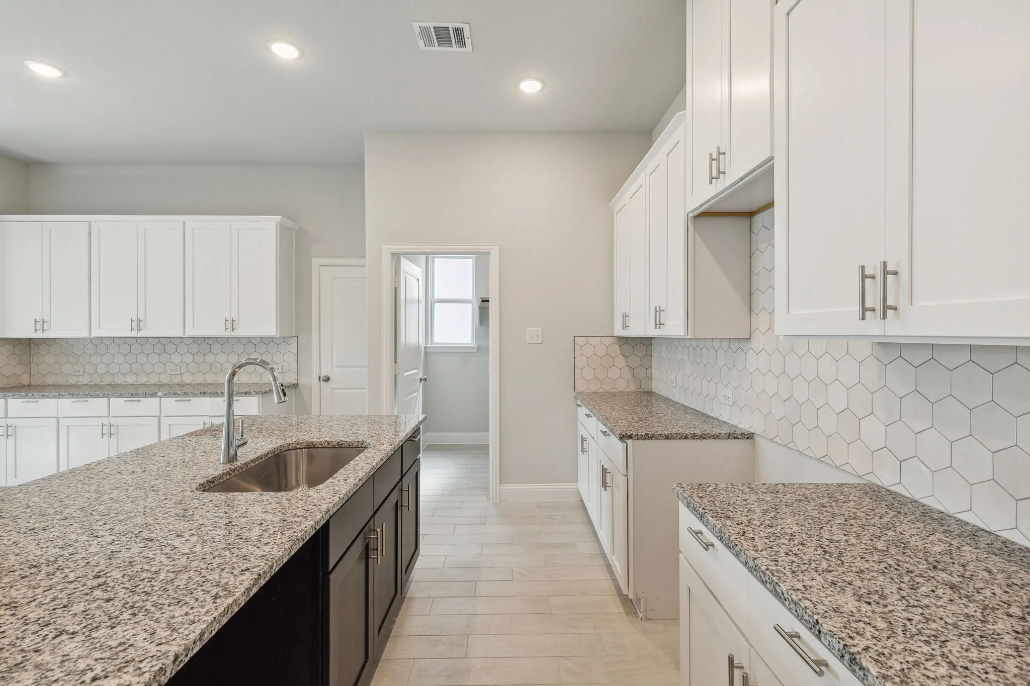 Single Family Residence For Sale in Collin County , 517 Hoot Owl Hill, Weston, Texas 75009, 3 Bedroom, 3 Bathroom, 2 Garage spaces, 3,039 Sqft, built in 2023, mls#21298158, Real Estate Agent in Weston, Homes For Sale in Collin county, Homes For Sale in Weston, Realtor in Weston Texas, Real Estate Brokerage Independent Realty Texas, Luminita Cordes Realtor