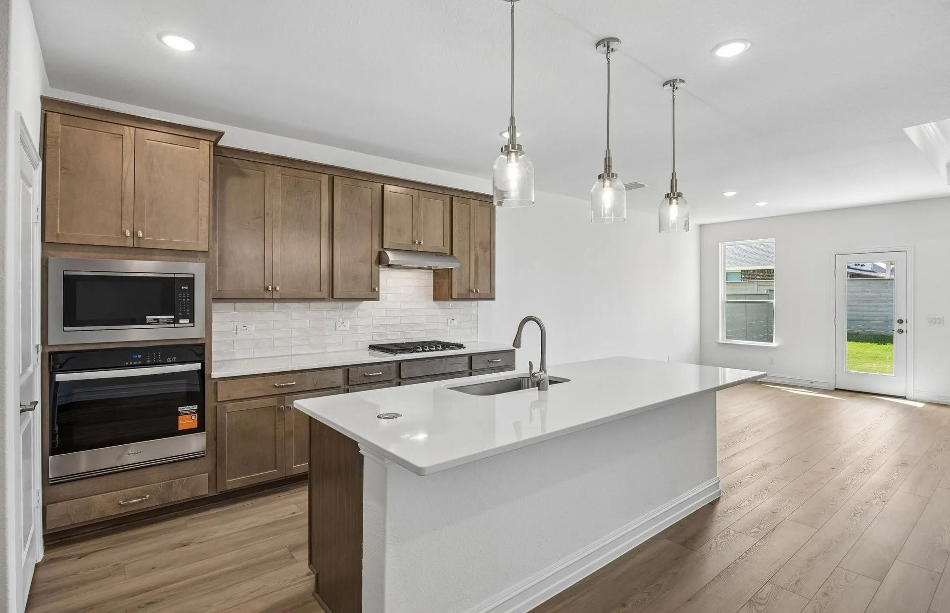 Beautiful pendent lighting in kitchen