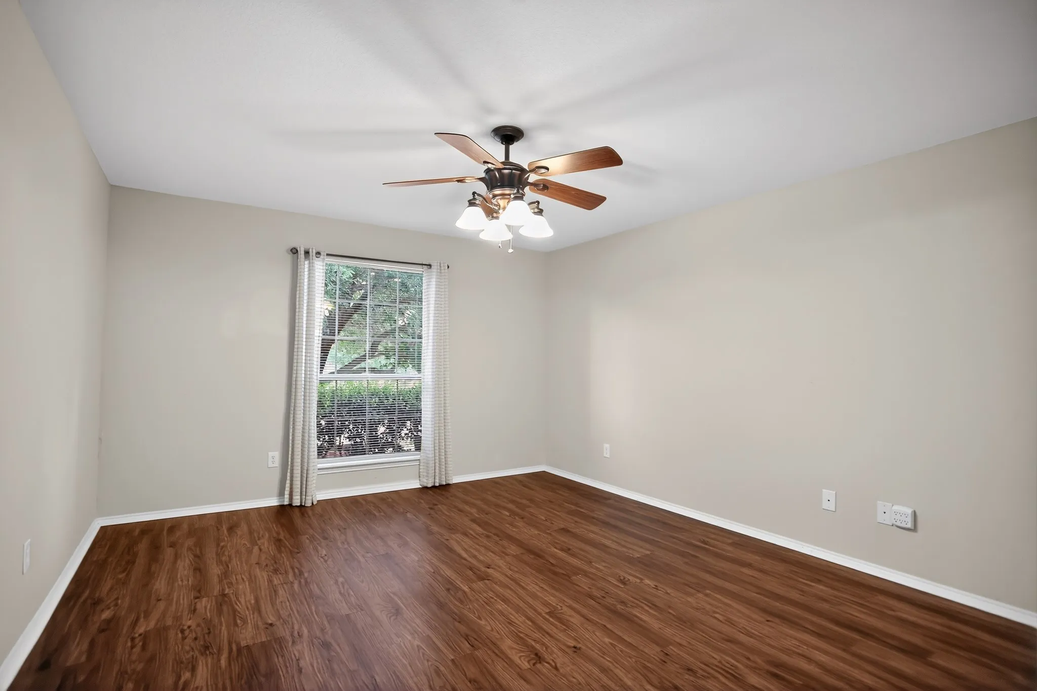 Single Family Residence For Sale in Tarrant County , 4140 Silverwood Trail, Fort Worth, Texas 76244, 4 Bedroom, 2 Bathroom, 2 Garage spaces, 1,830 Sqft, built in 2006, mls#21298167, Real Estate Agent in Fort Worth, Homes For Sale in Tarrant county, Homes For Sale in Fort Worth, Realtor in Fort Worth Texas, Real Estate Brokerage Independent Realty Texas, Luminita Cordes Realtor