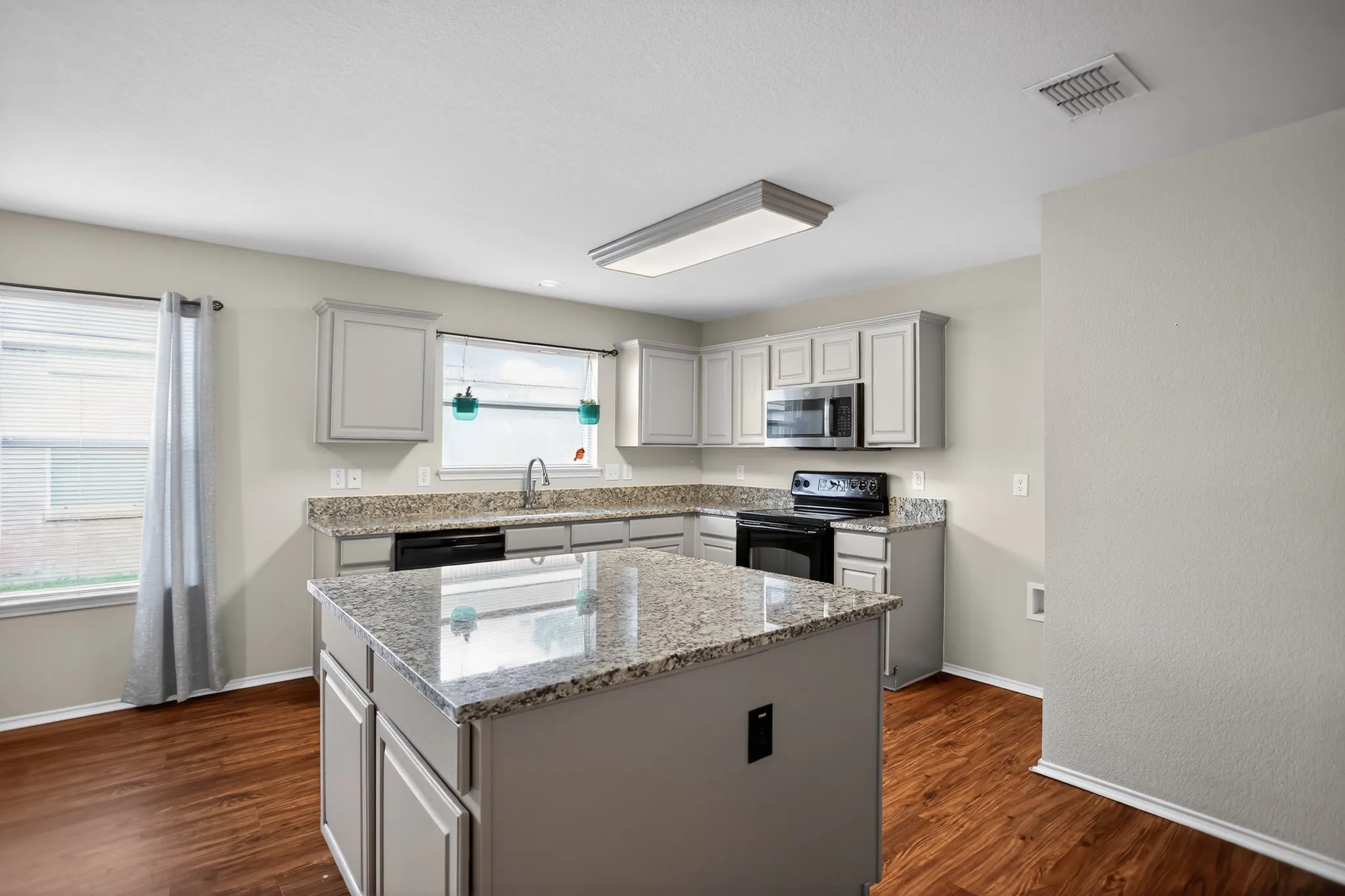 Single Family Residence For Sale in Tarrant County , 4140 Silverwood Trail, Fort Worth, Texas 76244, 4 Bedroom, 2 Bathroom, 2 Garage spaces, 1,830 Sqft, built in 2006, mls#21298167, Real Estate Agent in Fort Worth, Homes For Sale in Tarrant county, Homes For Sale in Fort Worth, Realtor in Fort Worth Texas, Real Estate Brokerage Independent Realty Texas, Luminita Cordes Realtor