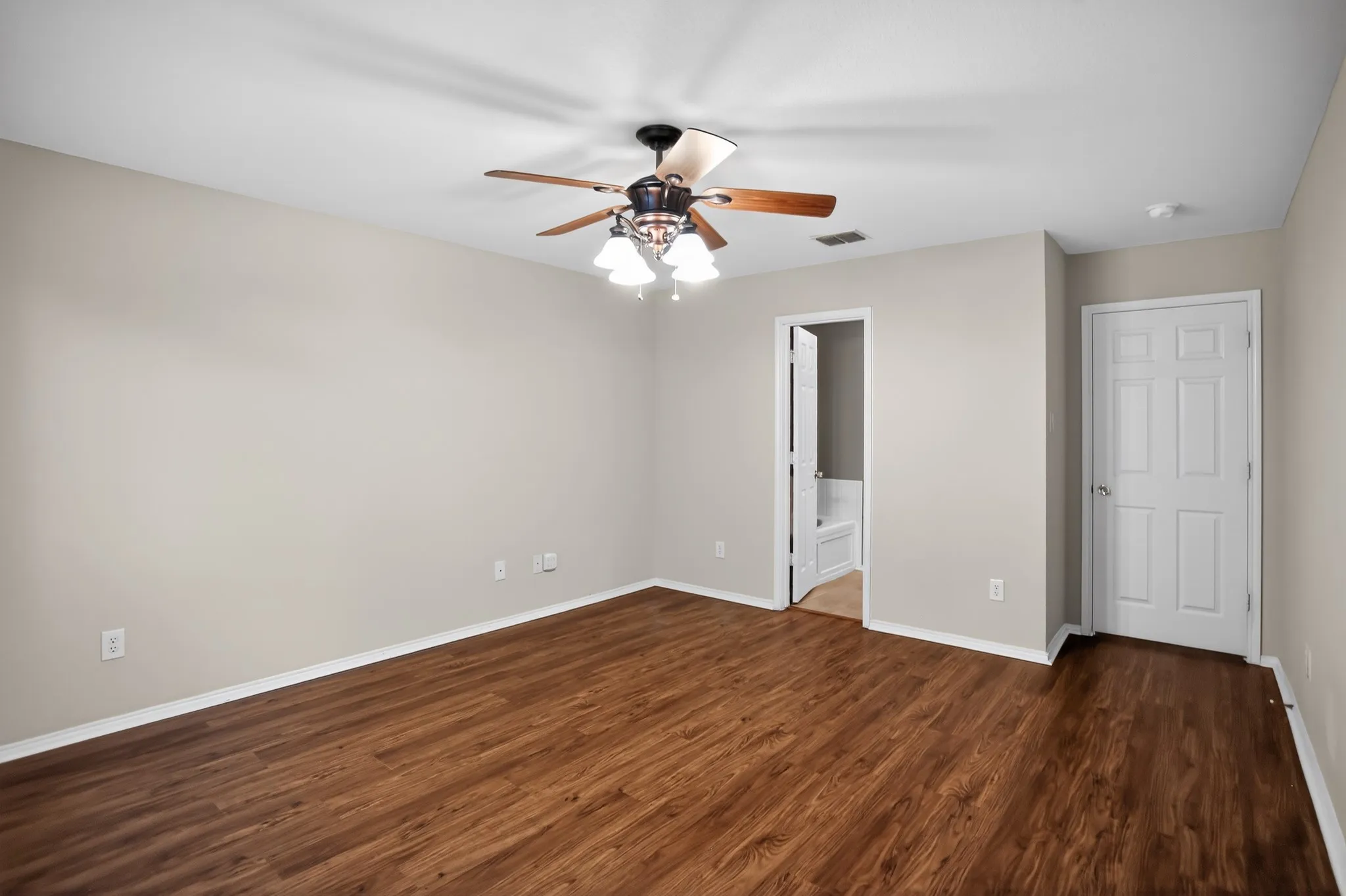 Single Family Residence For Sale in Tarrant County , 4140 Silverwood Trail, Fort Worth, Texas 76244, 4 Bedroom, 2 Bathroom, 2 Garage spaces, 1,830 Sqft, built in 2006, mls#21298167, Real Estate Agent in Fort Worth, Homes For Sale in Tarrant county, Homes For Sale in Fort Worth, Realtor in Fort Worth Texas, Real Estate Brokerage Independent Realty Texas, Luminita Cordes Realtor