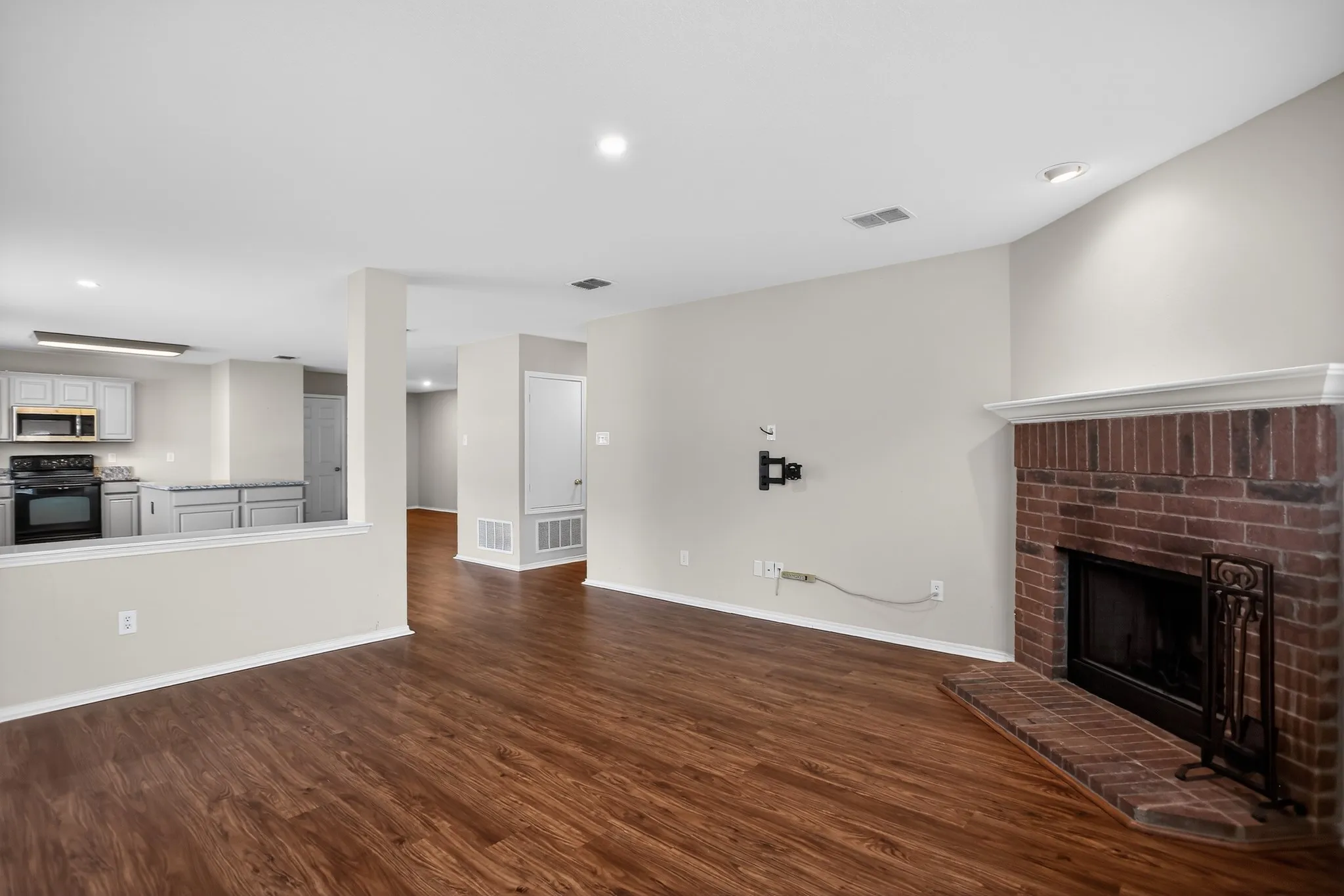 Single Family Residence For Sale in Tarrant County , 4140 Silverwood Trail, Fort Worth, Texas 76244, 4 Bedroom, 2 Bathroom, 2 Garage spaces, 1,830 Sqft, built in 2006, mls#21298167, Real Estate Agent in Fort Worth, Homes For Sale in Tarrant county, Homes For Sale in Fort Worth, Realtor in Fort Worth Texas, Real Estate Brokerage Independent Realty Texas, Luminita Cordes Realtor