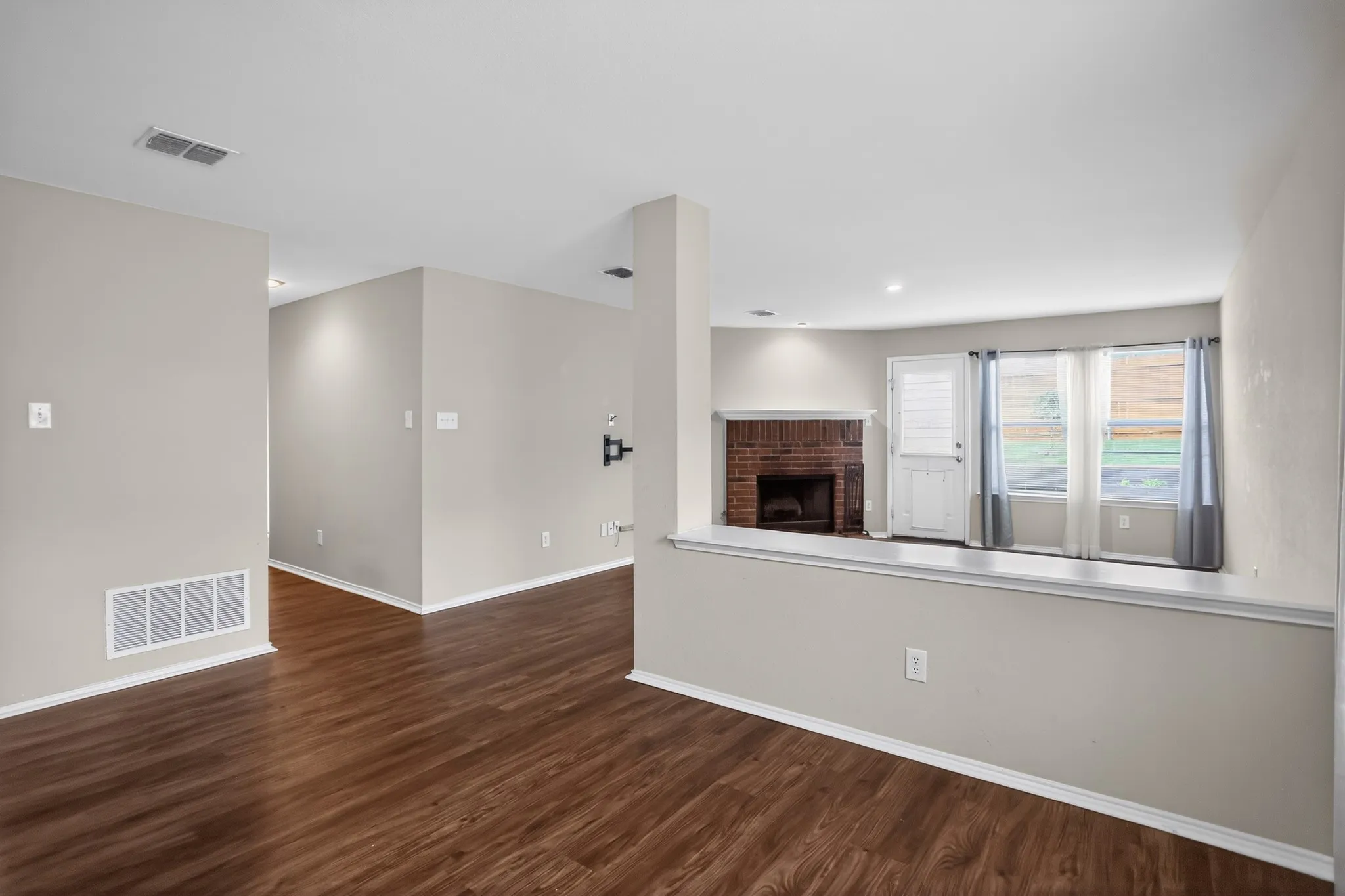 Single Family Residence For Sale in Tarrant County , 4140 Silverwood Trail, Fort Worth, Texas 76244, 4 Bedroom, 2 Bathroom, 2 Garage spaces, 1,830 Sqft, built in 2006, mls#21298167, Real Estate Agent in Fort Worth, Homes For Sale in Tarrant county, Homes For Sale in Fort Worth, Realtor in Fort Worth Texas, Real Estate Brokerage Independent Realty Texas, Luminita Cordes Realtor