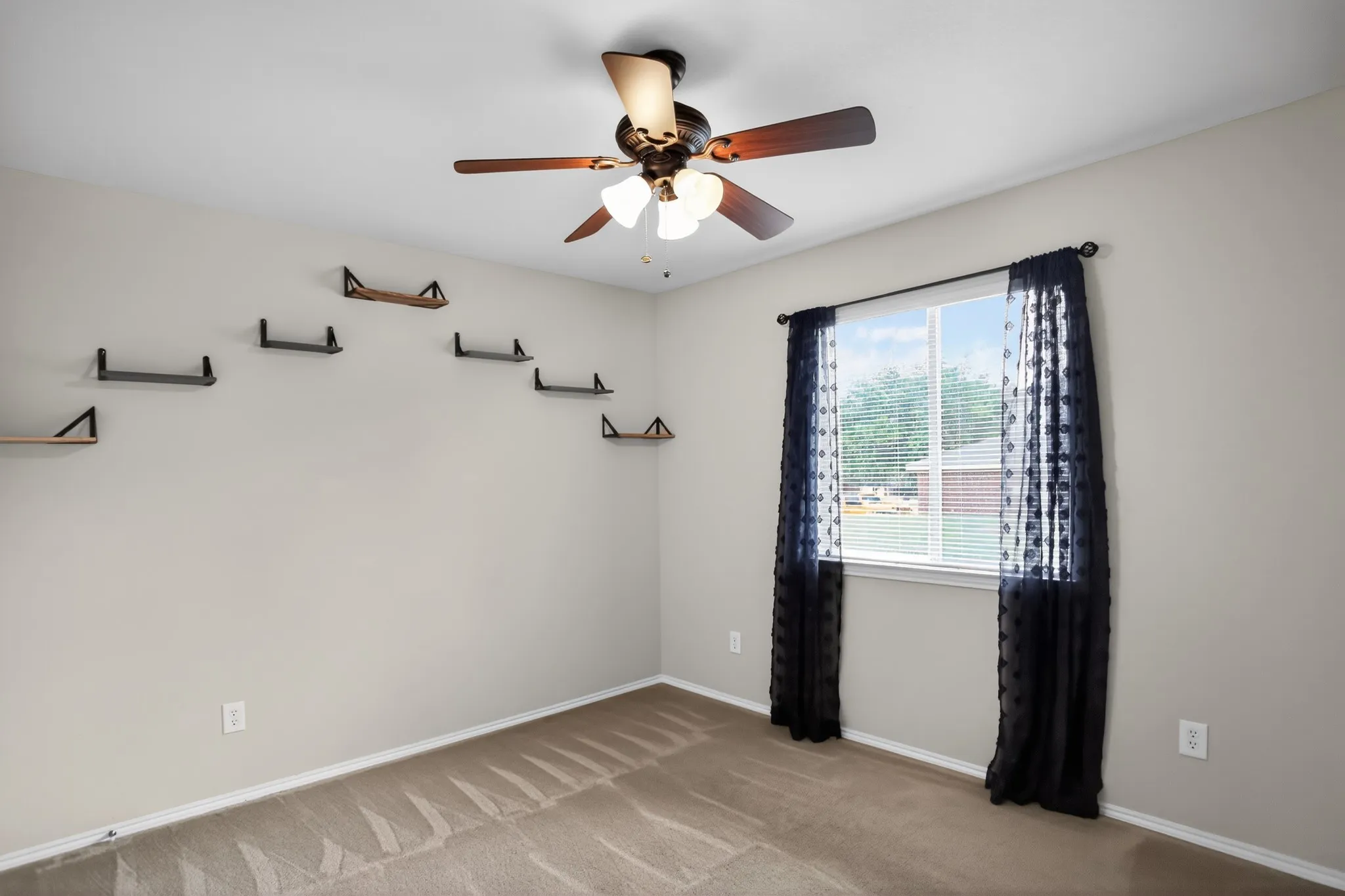 Single Family Residence For Sale in Tarrant County , 4140 Silverwood Trail, Fort Worth, Texas 76244, 4 Bedroom, 2 Bathroom, 2 Garage spaces, 1,830 Sqft, built in 2006, mls#21298167, Real Estate Agent in Fort Worth, Homes For Sale in Tarrant county, Homes For Sale in Fort Worth, Realtor in Fort Worth Texas, Real Estate Brokerage Independent Realty Texas, Luminita Cordes Realtor