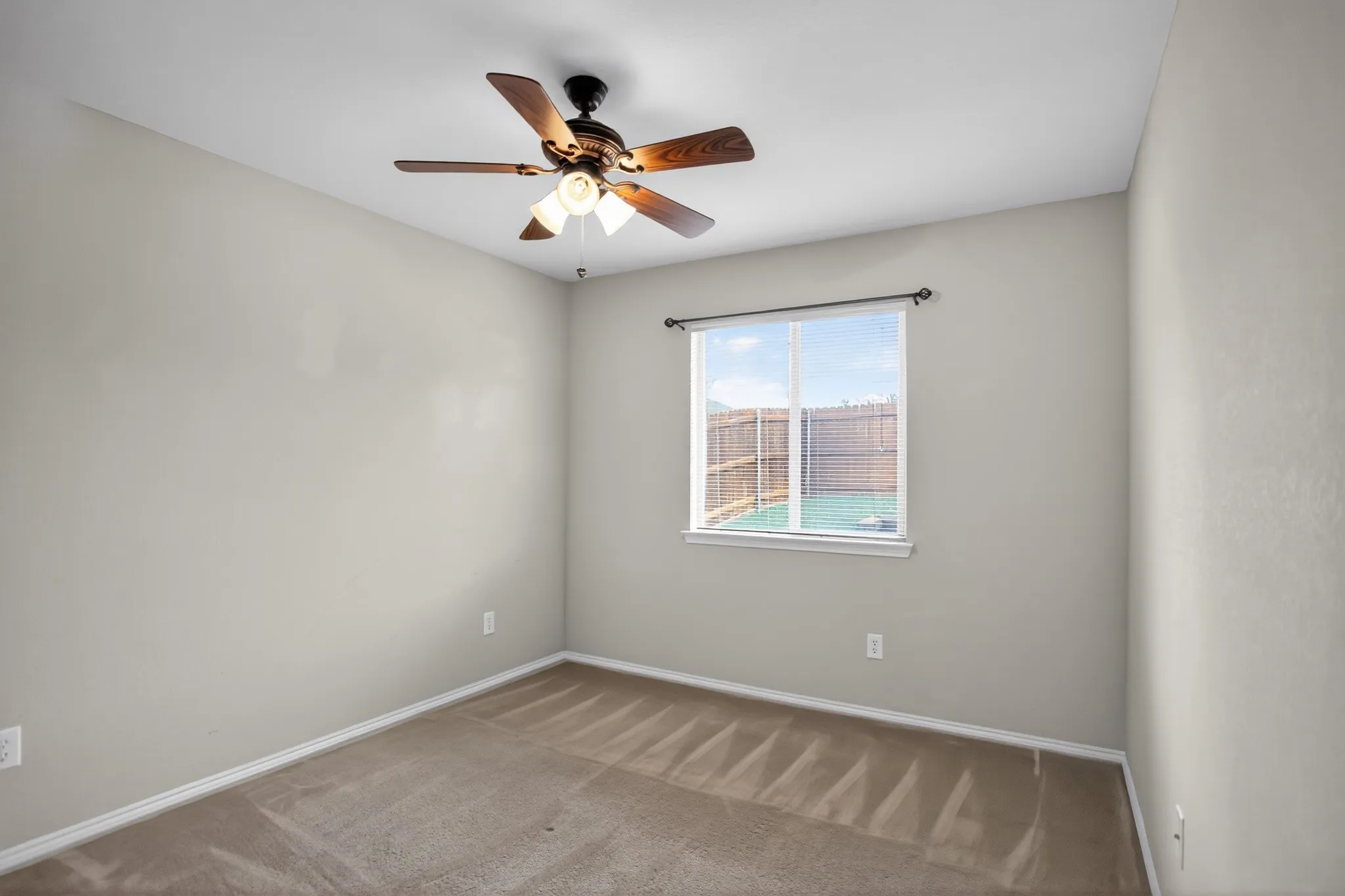Single Family Residence For Sale in Tarrant County , 4140 Silverwood Trail, Fort Worth, Texas 76244, 4 Bedroom, 2 Bathroom, 2 Garage spaces, 1,830 Sqft, built in 2006, mls#21298167, Real Estate Agent in Fort Worth, Homes For Sale in Tarrant county, Homes For Sale in Fort Worth, Realtor in Fort Worth Texas, Real Estate Brokerage Independent Realty Texas, Luminita Cordes Realtor
