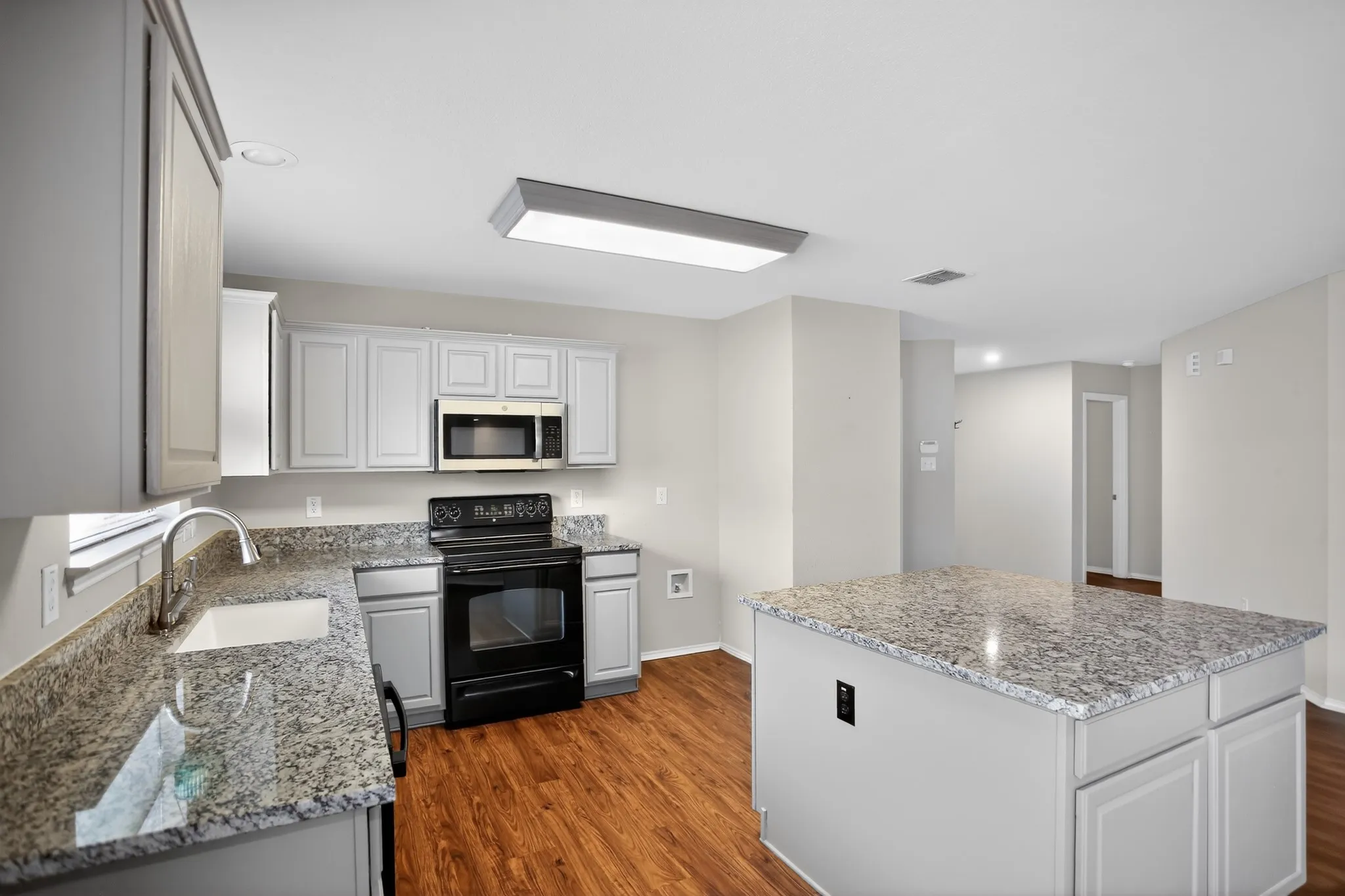 Single Family Residence For Sale in Tarrant County , 4140 Silverwood Trail, Fort Worth, Texas 76244, 4 Bedroom, 2 Bathroom, 2 Garage spaces, 1,830 Sqft, built in 2006, mls#21298167, Real Estate Agent in Fort Worth, Homes For Sale in Tarrant county, Homes For Sale in Fort Worth, Realtor in Fort Worth Texas, Real Estate Brokerage Independent Realty Texas, Luminita Cordes Realtor