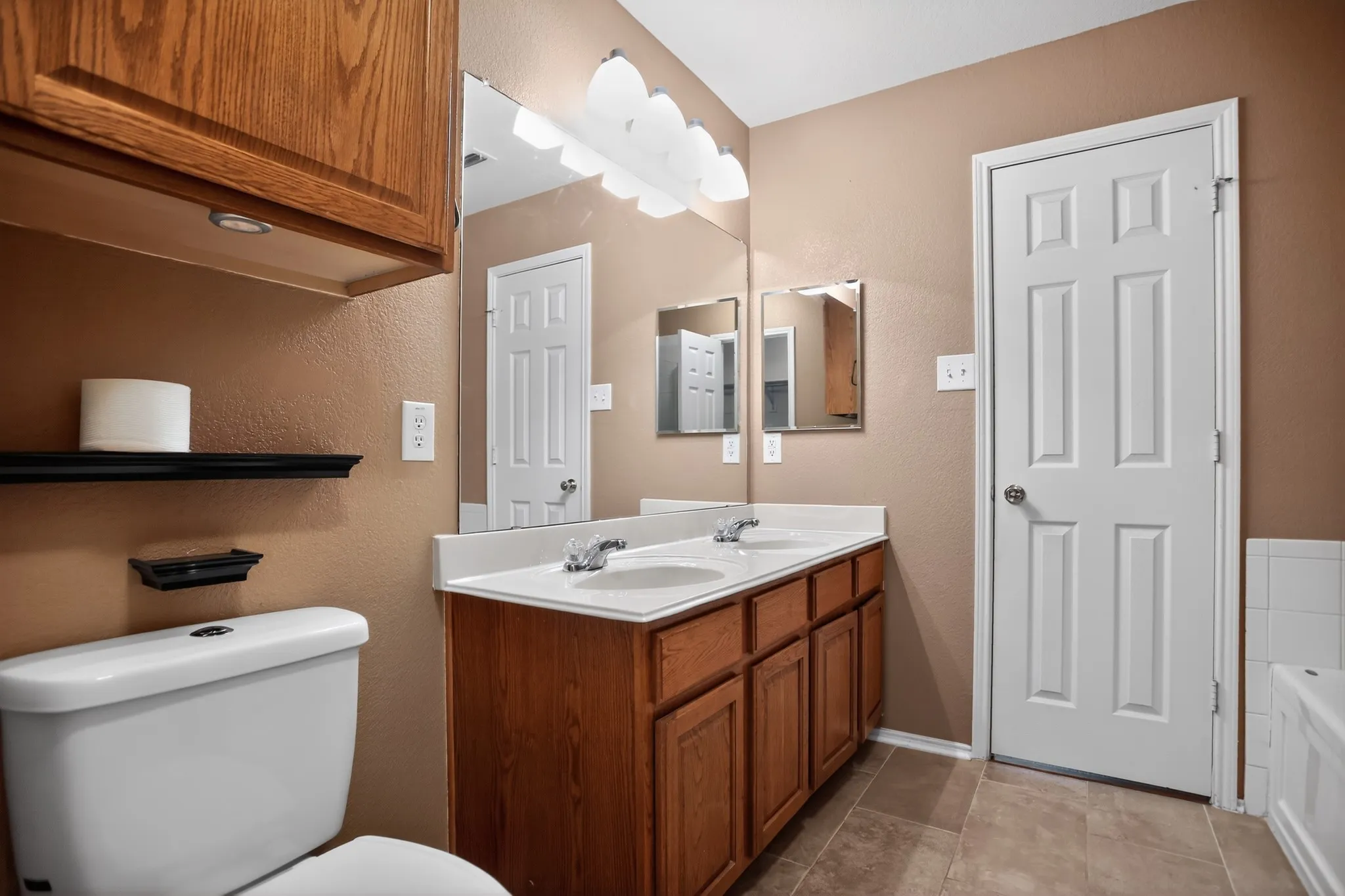 Single Family Residence For Sale in Tarrant County , 4140 Silverwood Trail, Fort Worth, Texas 76244, 4 Bedroom, 2 Bathroom, 2 Garage spaces, 1,830 Sqft, built in 2006, mls#21298167, Real Estate Agent in Fort Worth, Homes For Sale in Tarrant county, Homes For Sale in Fort Worth, Realtor in Fort Worth Texas, Real Estate Brokerage Independent Realty Texas, Luminita Cordes Realtor