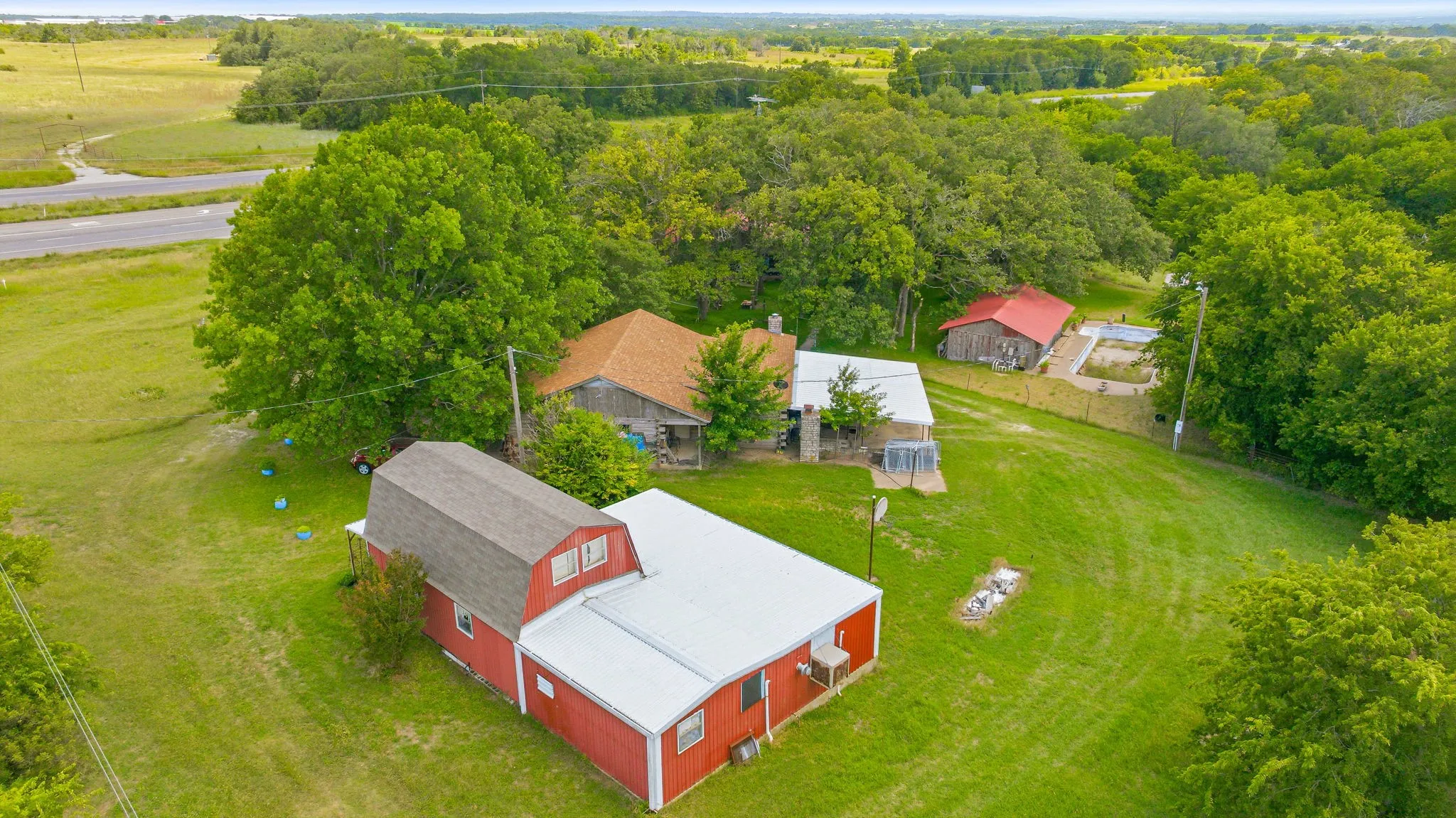 Single Family Residence For Sale in Erath County , 4106 Us-377, Dublin, Texas 76446, 6 Bedroom, 3 Bathroom, Garage spaces, 2,970 Sqft, built in 1983, mls#21298083, Real Estate Agent in Dublin, Homes For Sale in Erath county, Homes For Sale in Dublin, Realtor in Dublin Texas, Real Estate Brokerage Independent Realty Texas, Luminita Cordes Realtor