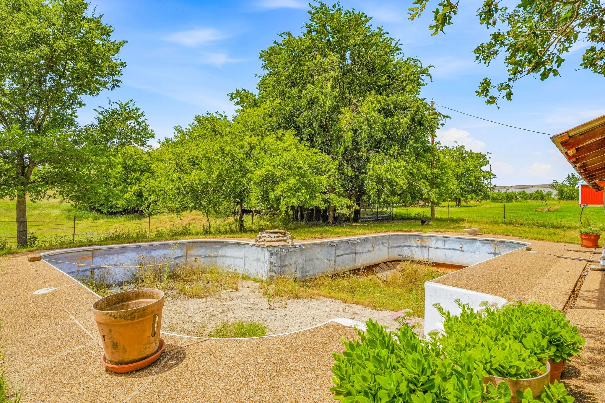 Single Family Residence For Sale in Erath County , 4106 Us-377, Dublin, Texas 76446, 6 Bedroom, 3 Bathroom, Garage spaces, 2,970 Sqft, built in 1983, mls#21298083, Real Estate Agent in Dublin, Homes For Sale in Erath county, Homes For Sale in Dublin, Realtor in Dublin Texas, Real Estate Brokerage Independent Realty Texas, Luminita Cordes Realtor