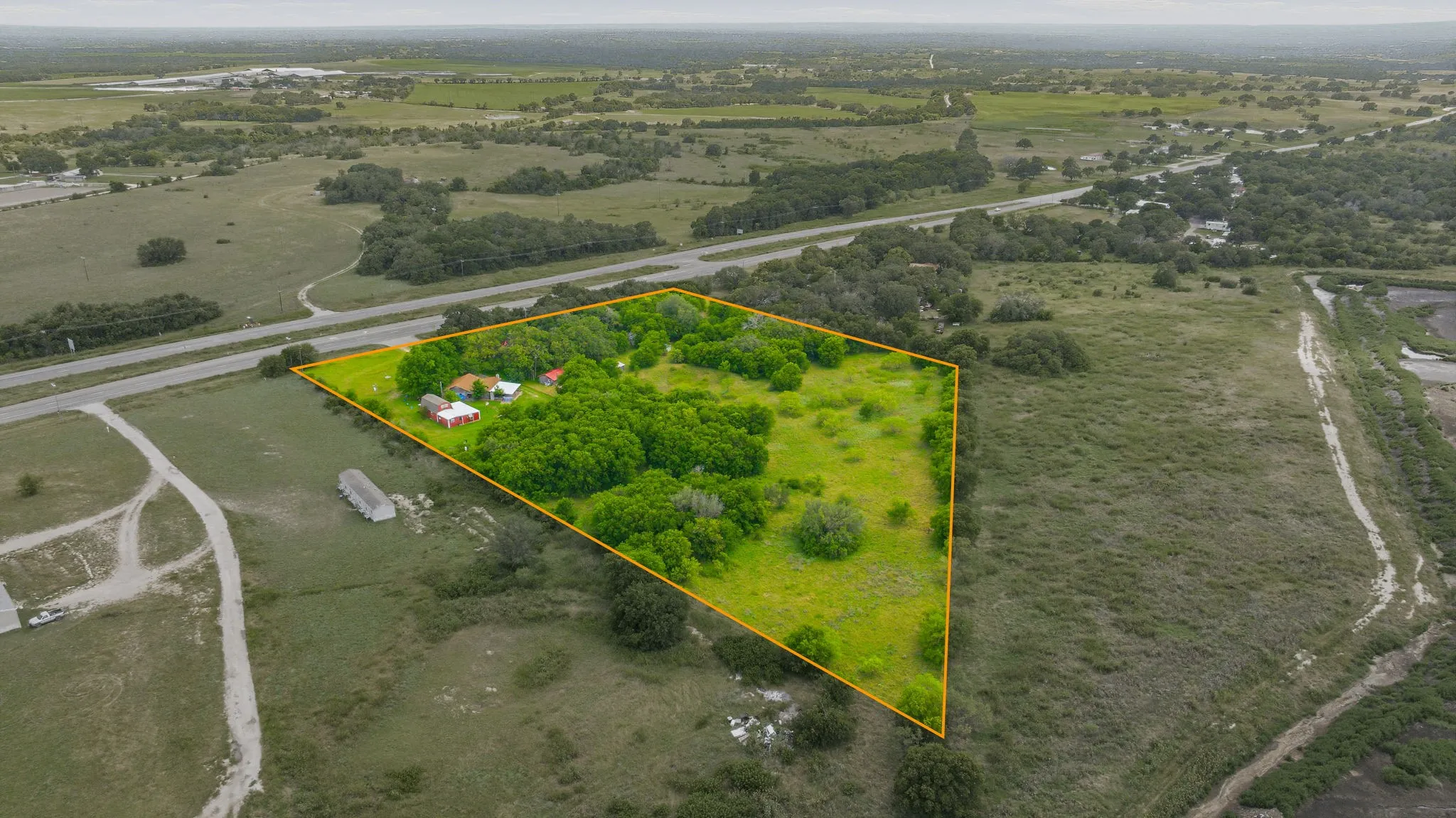 Single Family Residence For Sale in Erath County , 4106 Us-377, Dublin, Texas 76446, 6 Bedroom, 3 Bathroom, Garage spaces, 2,970 Sqft, built in 1983, mls#21298083, Real Estate Agent in Dublin, Homes For Sale in Erath county, Homes For Sale in Dublin, Realtor in Dublin Texas, Real Estate Brokerage Independent Realty Texas, Luminita Cordes Realtor