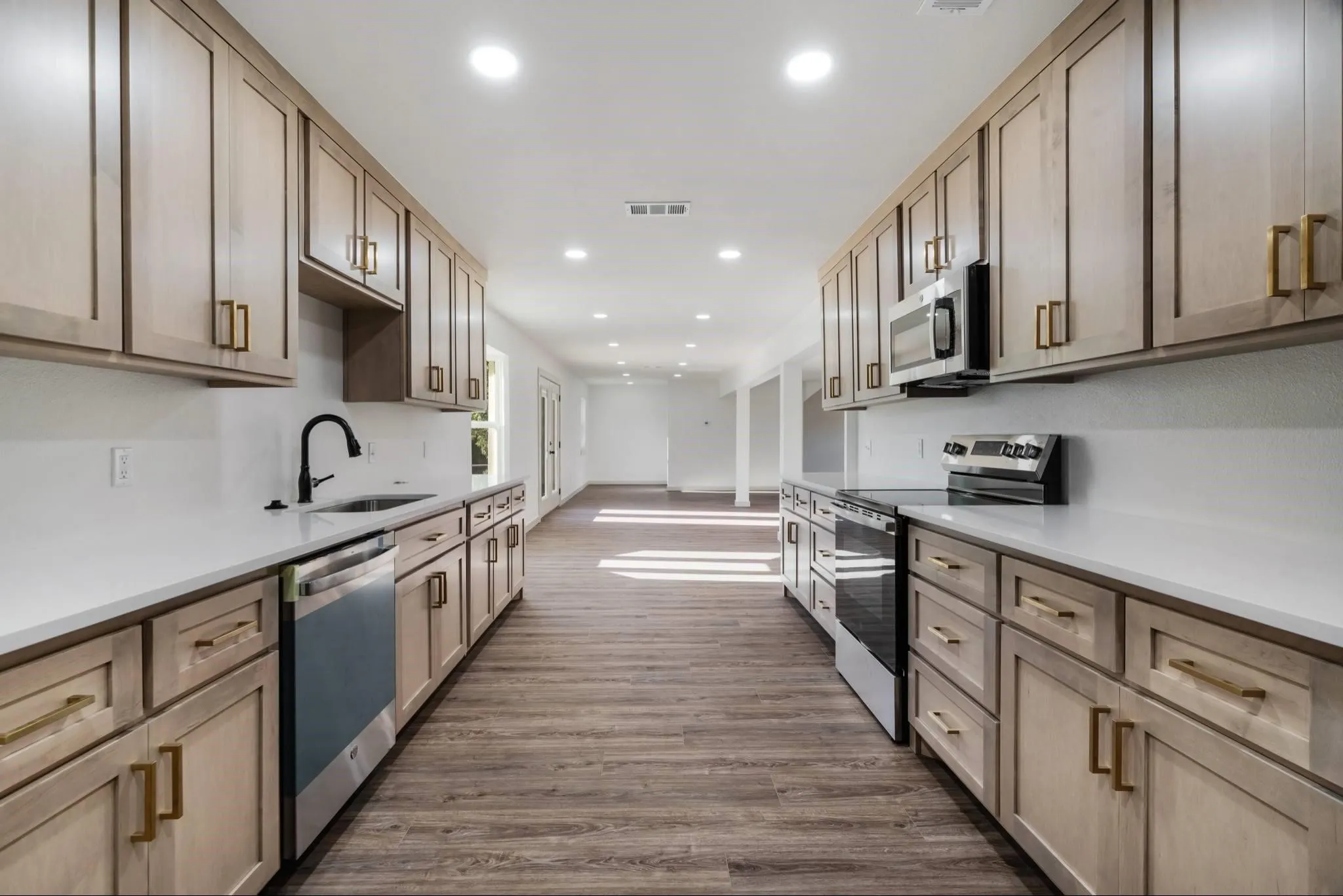 Single Family Residence For Sale in Lamar County , 670 County Road 44050, Powderly, Texas 75473, 4 Bedroom, 3 Bathroom, Garage spaces, 2,700 Sqft, built in 1980, mls#21297640, Real Estate Agent in Powderly, Homes For Sale in Lamar county, Homes For Sale in Powderly, Realtor in Powderly Texas, Real Estate Brokerage Independent Realty Texas, Luminita Cordes Realtor