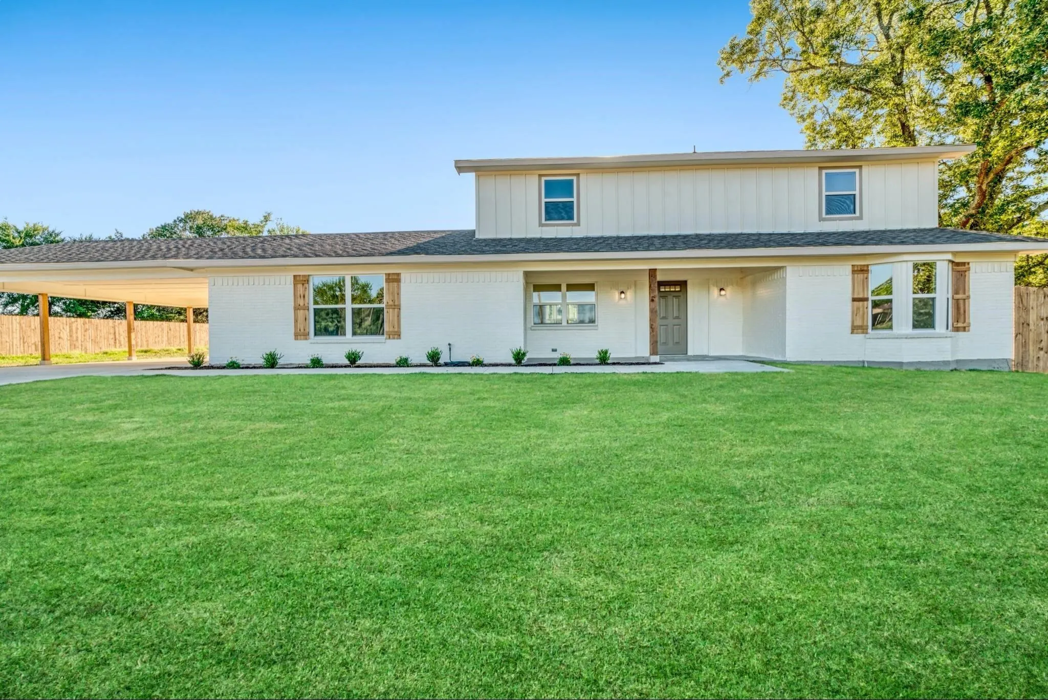 Single Family Residence For Sale in Lamar County , 670 County Road 44050, Powderly, Texas 75473, 4 Bedroom, 3 Bathroom, Garage spaces, 2,700 Sqft, built in 1980, mls#21297640, Real Estate Agent in Powderly, Homes For Sale in Lamar county, Homes For Sale in Powderly, Realtor in Powderly Texas, Real Estate Brokerage Independent Realty Texas, Luminita Cordes Realtor