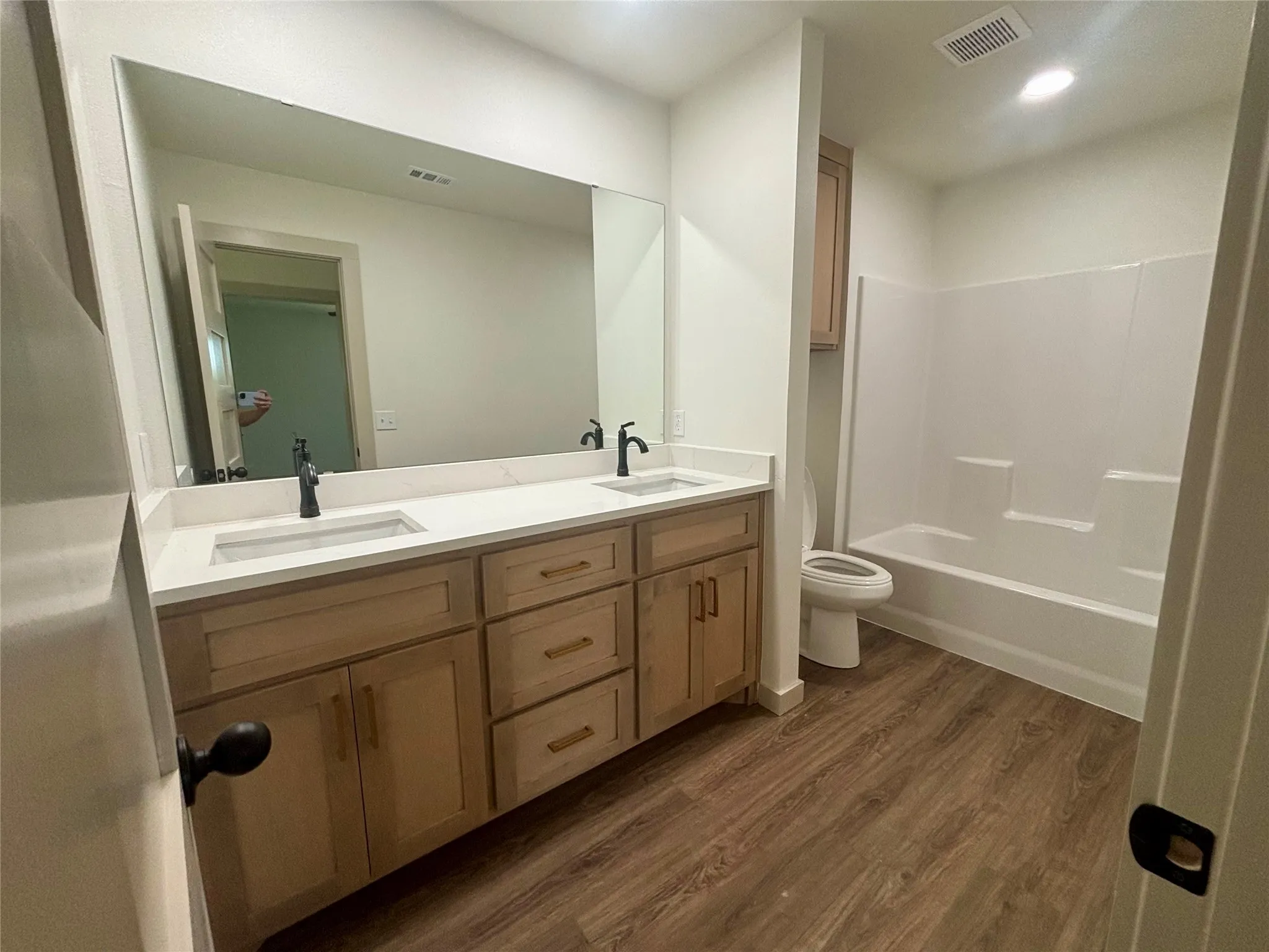 Single Family Residence For Sale in Lamar County , 670 County Road 44050, Powderly, Texas 75473, 4 Bedroom, 3 Bathroom, Garage spaces, 2,700 Sqft, built in 1980, mls#21297640, Real Estate Agent in Powderly, Homes For Sale in Lamar county, Homes For Sale in Powderly, Realtor in Powderly Texas, Real Estate Brokerage Independent Realty Texas, Luminita Cordes Realtor